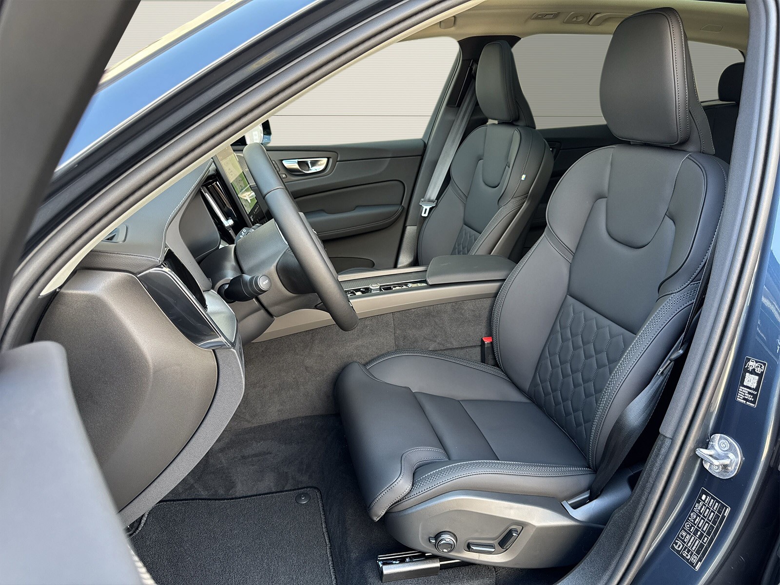 VOLVO XC60 2.0 T6 TE Ultra Dark eAWD-image-7
