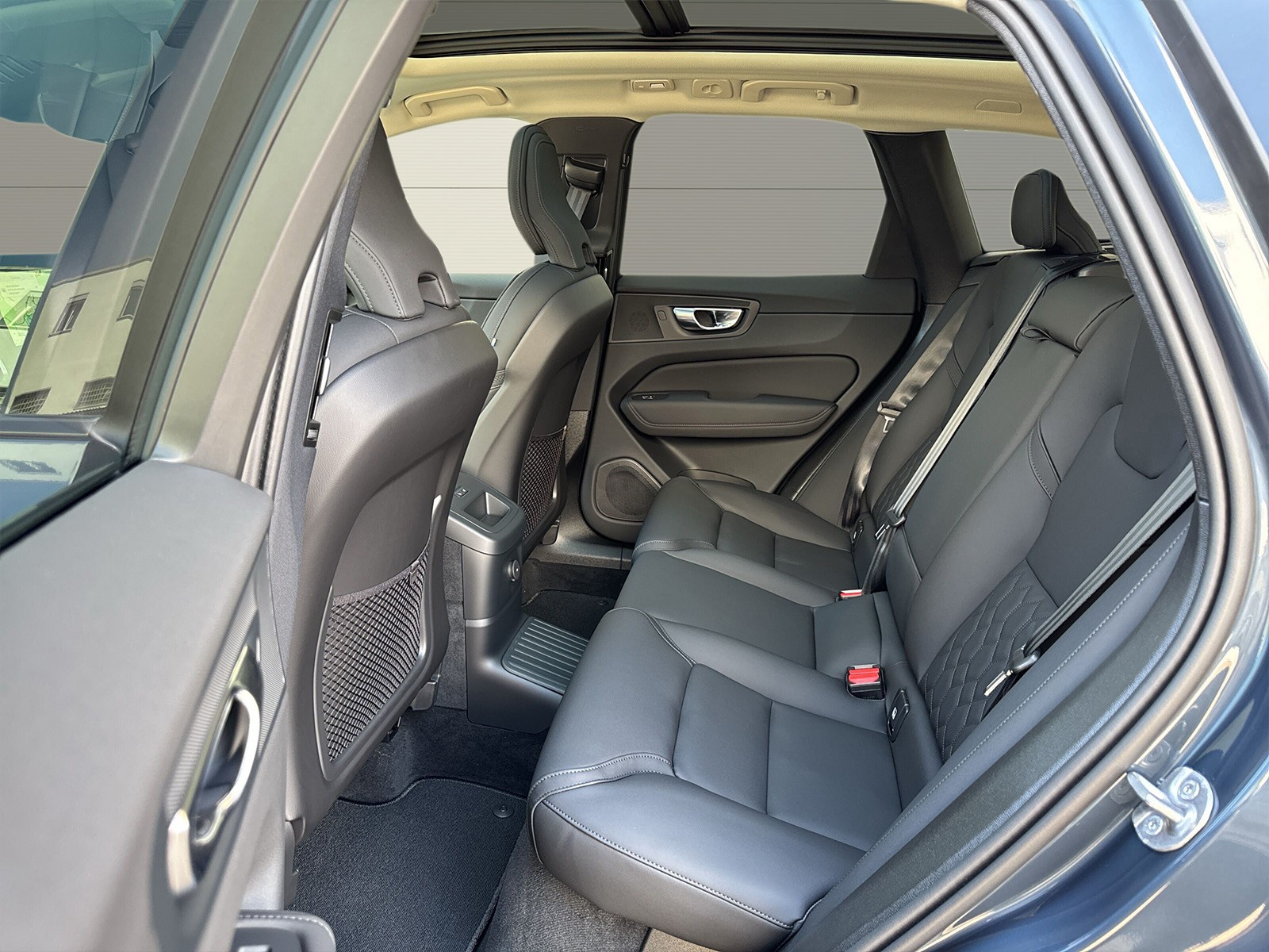 VOLVO XC60 2.0 T6 TE Ultra Dark eAWD-image-9