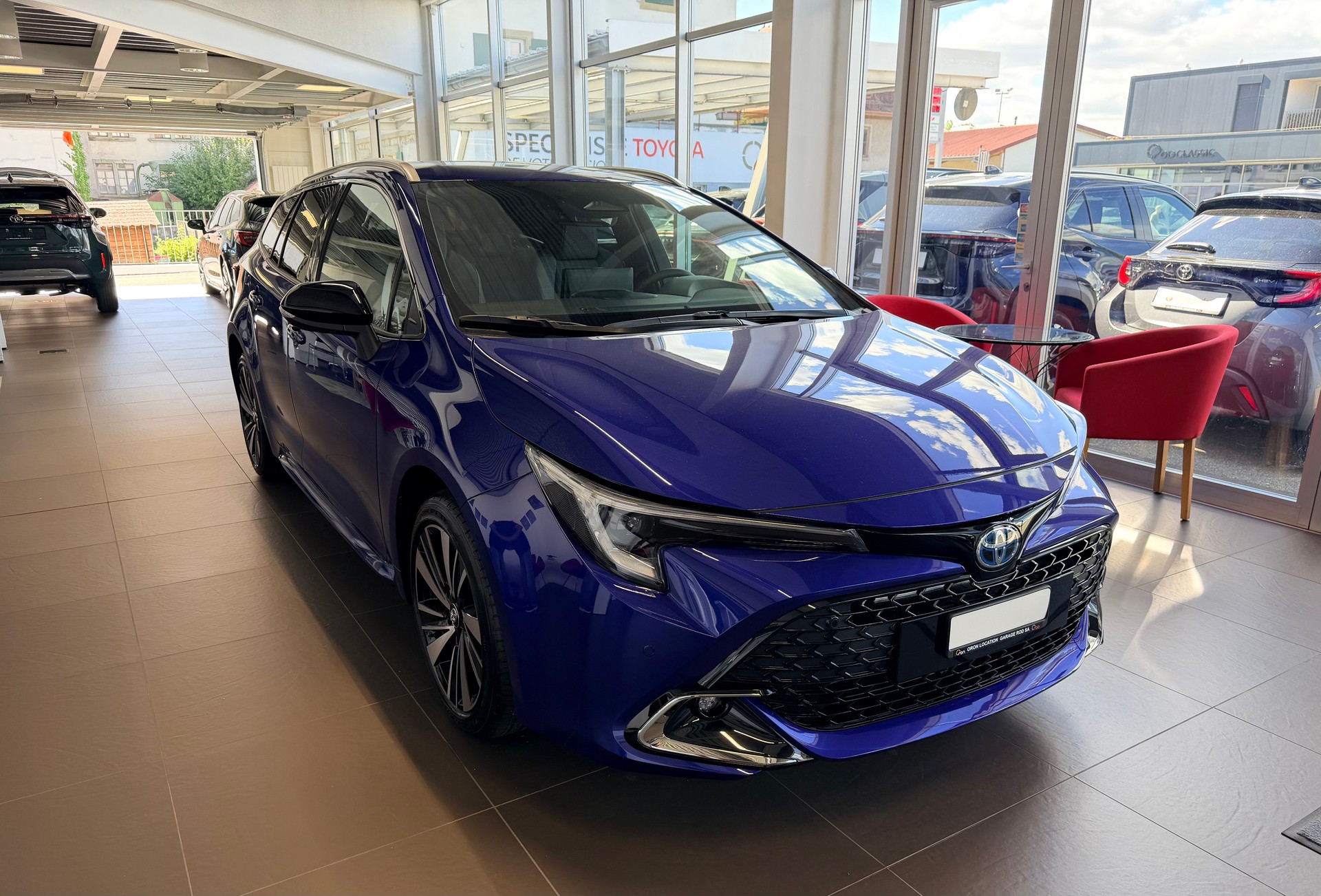 TOYOTA Corolla Touring Sports 1.8 HSD Trend e-CVT-image-2