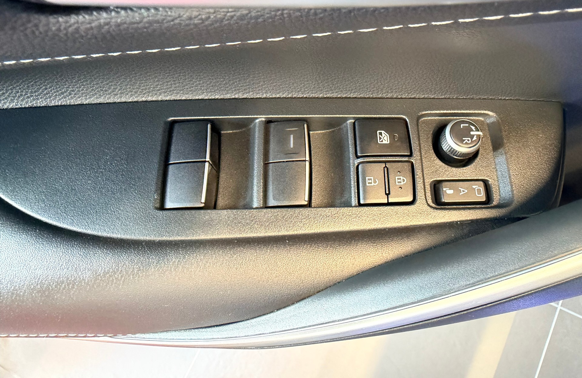 TOYOTA Corolla Touring Sports 1.8 HSD Trend e-CVT-image-20