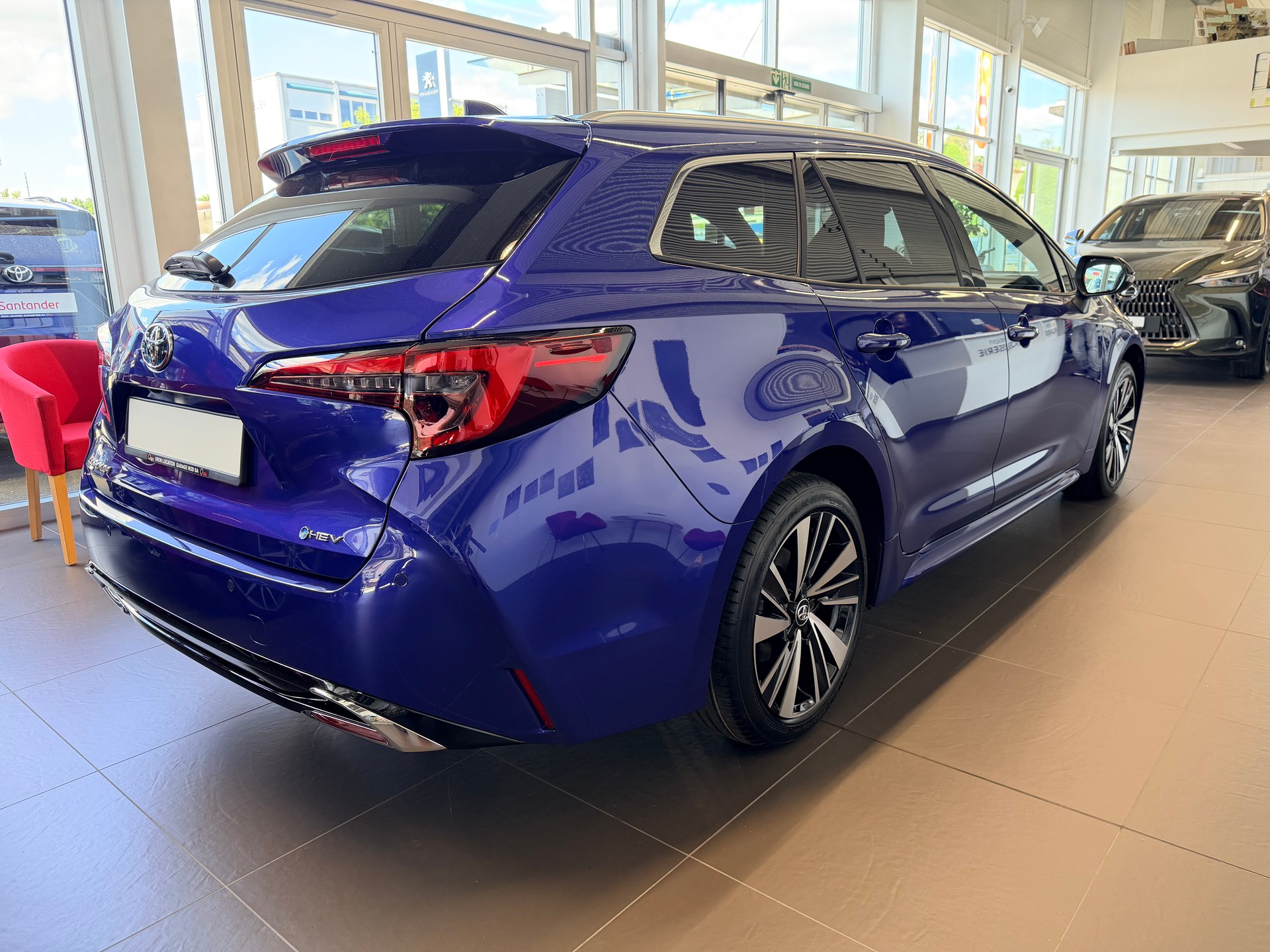 TOYOTA Corolla Touring Sports 1.8 HSD Trend e-CVT-image-3