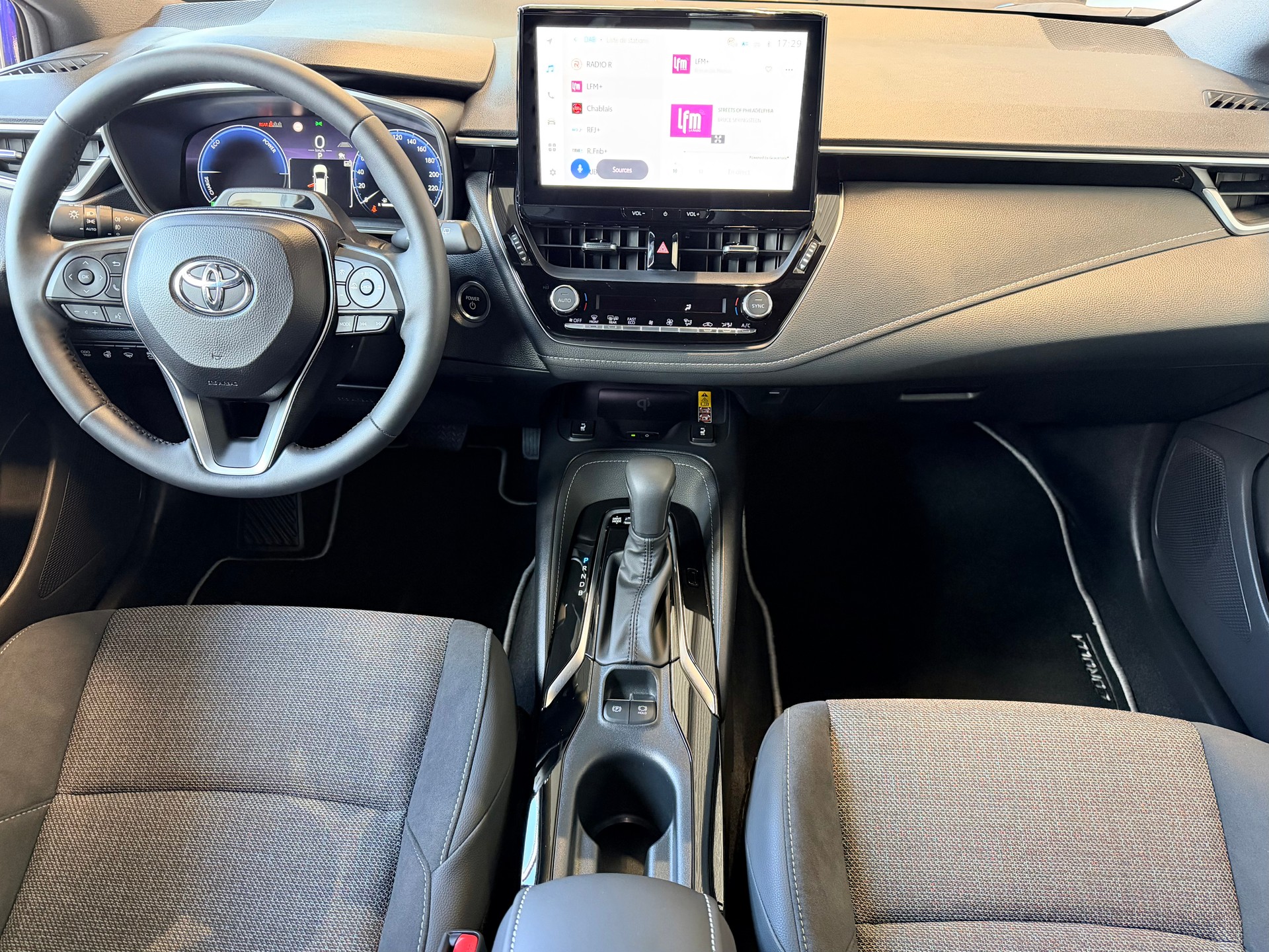 TOYOTA Corolla Touring Sports 1.8 HSD Trend e-CVT-image-6