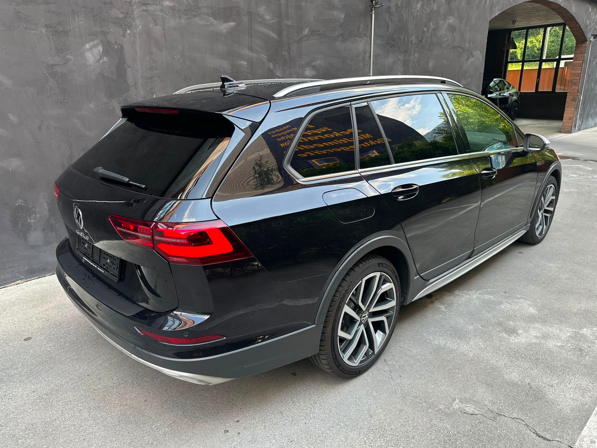 VW Golf 2.0 TDI Alltrack DSG 4Motion-image-6