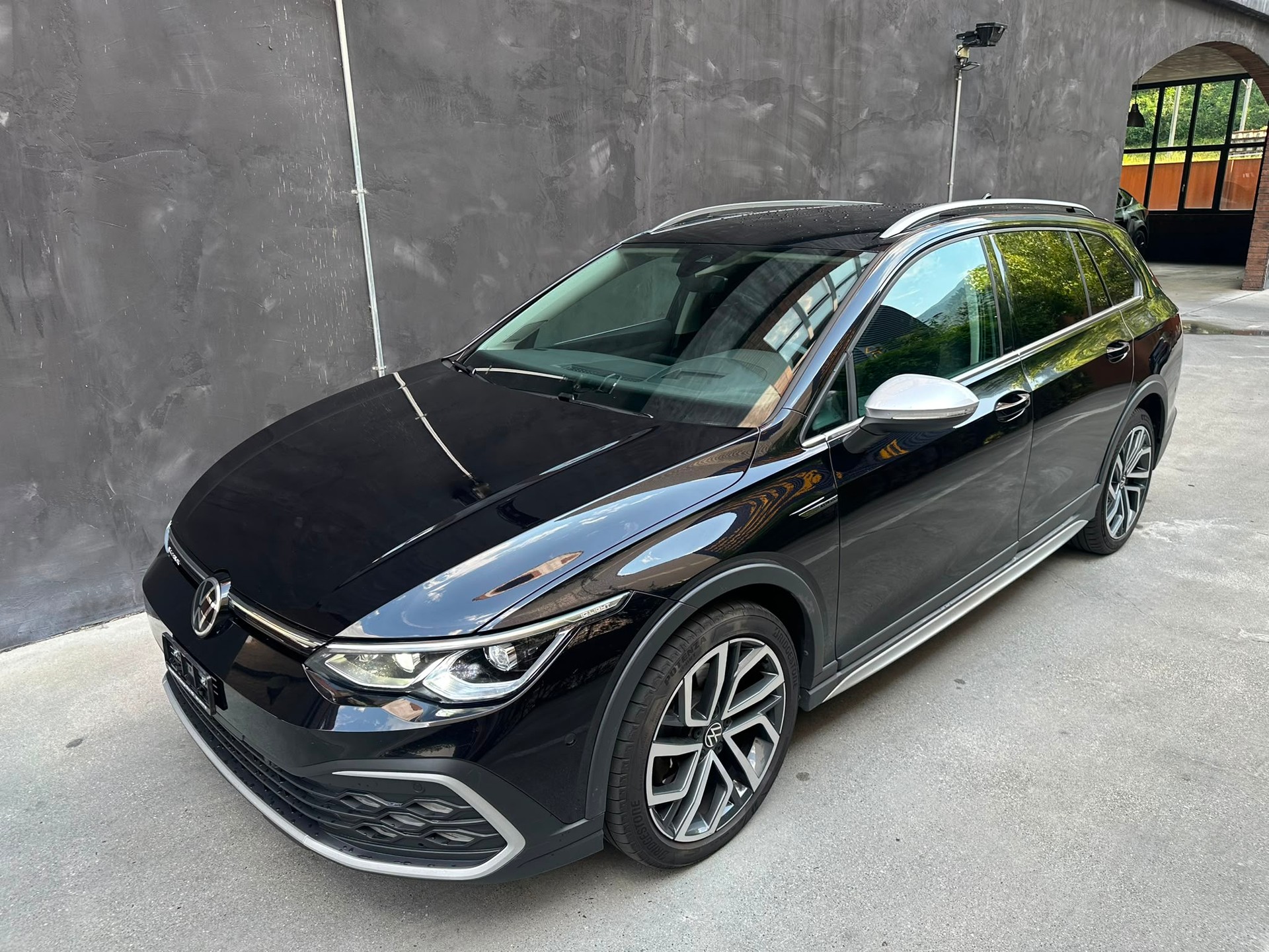 VW Golf 2.0 TDI Alltrack DSG 4Motion-image-3