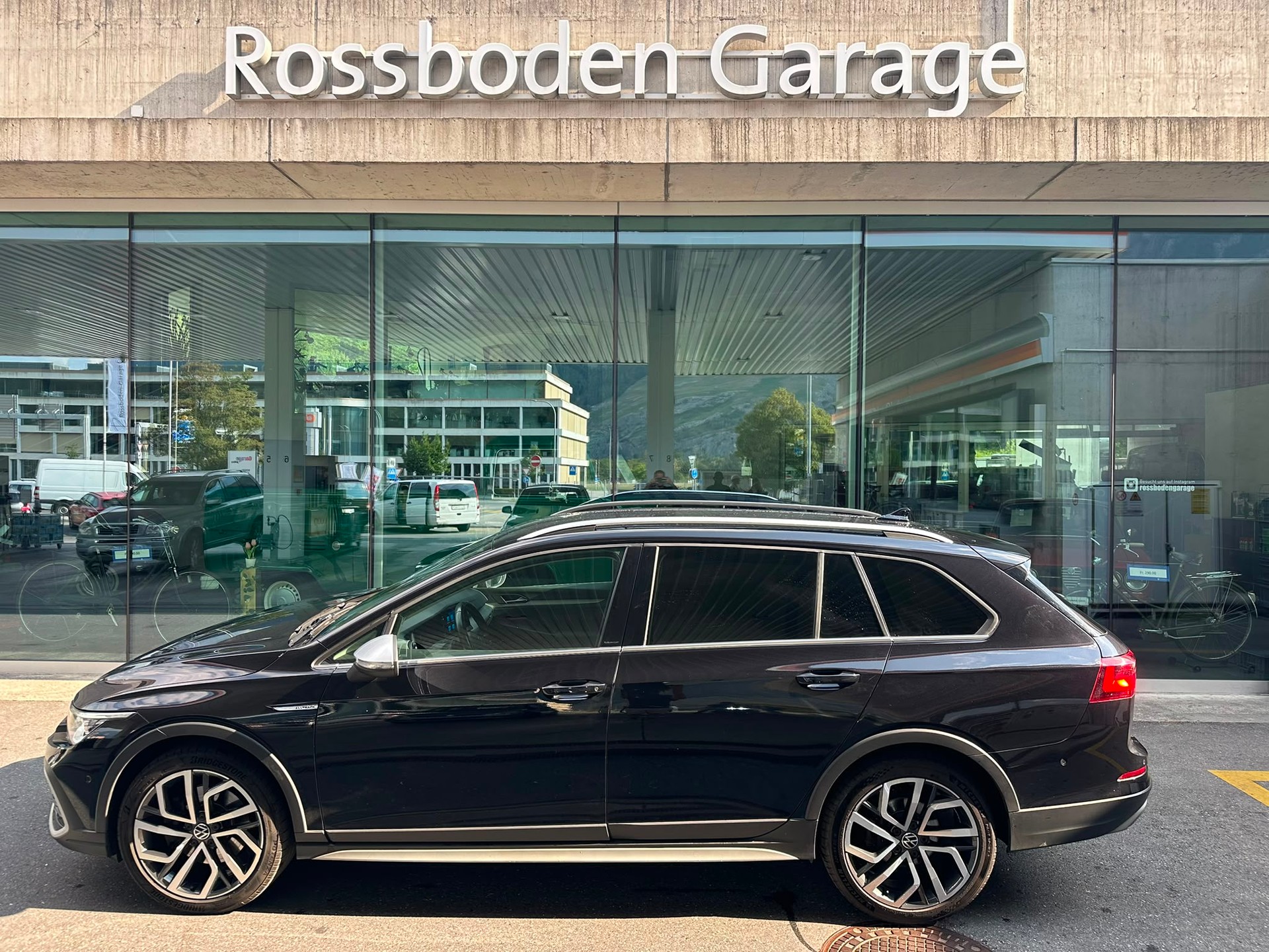 VW Golf 2.0 TDI Alltrack DSG 4Motion-image-0