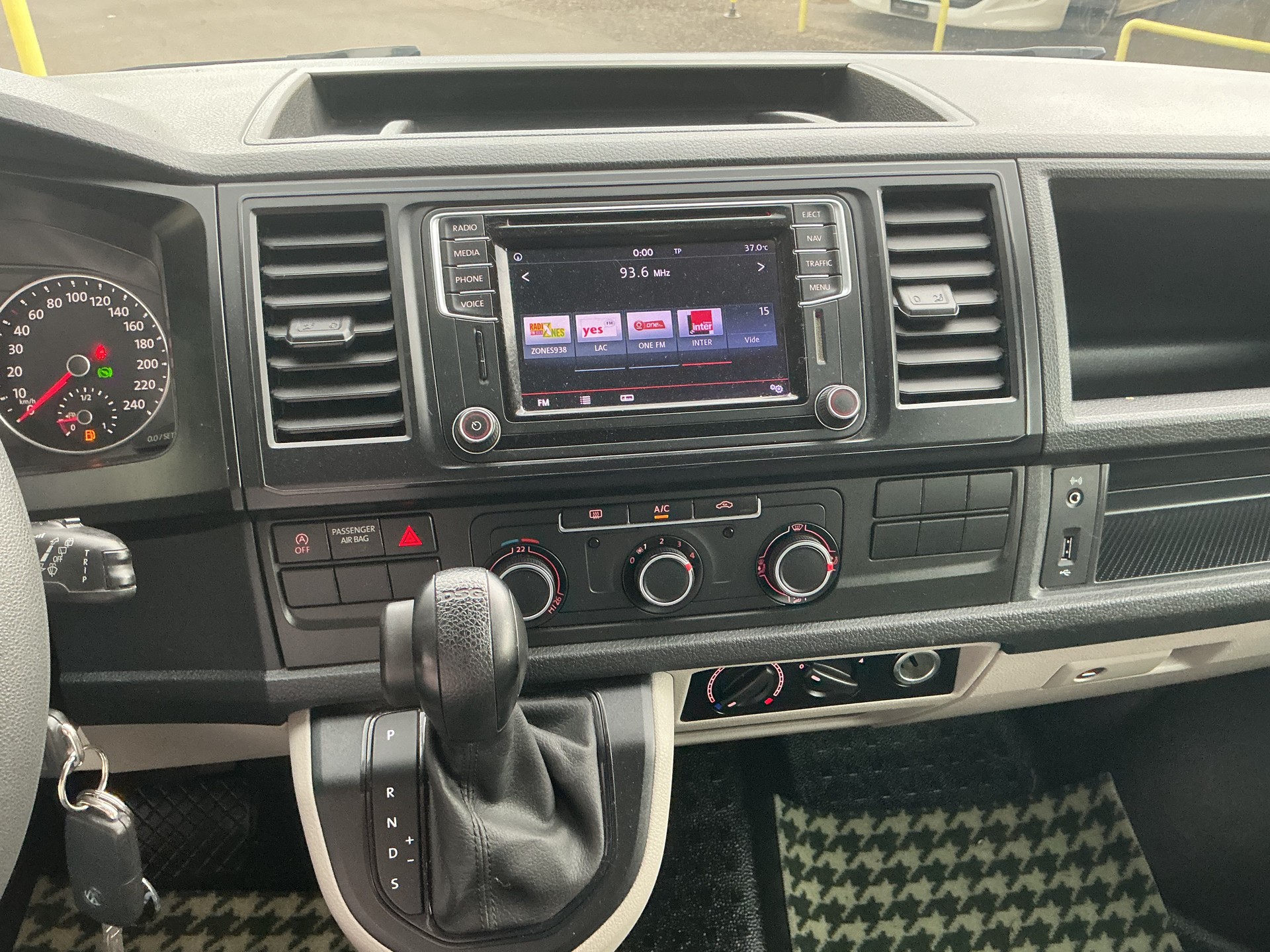 VW T6 Caravelle 2.0 TSI Trendline DSG LWB-image-10