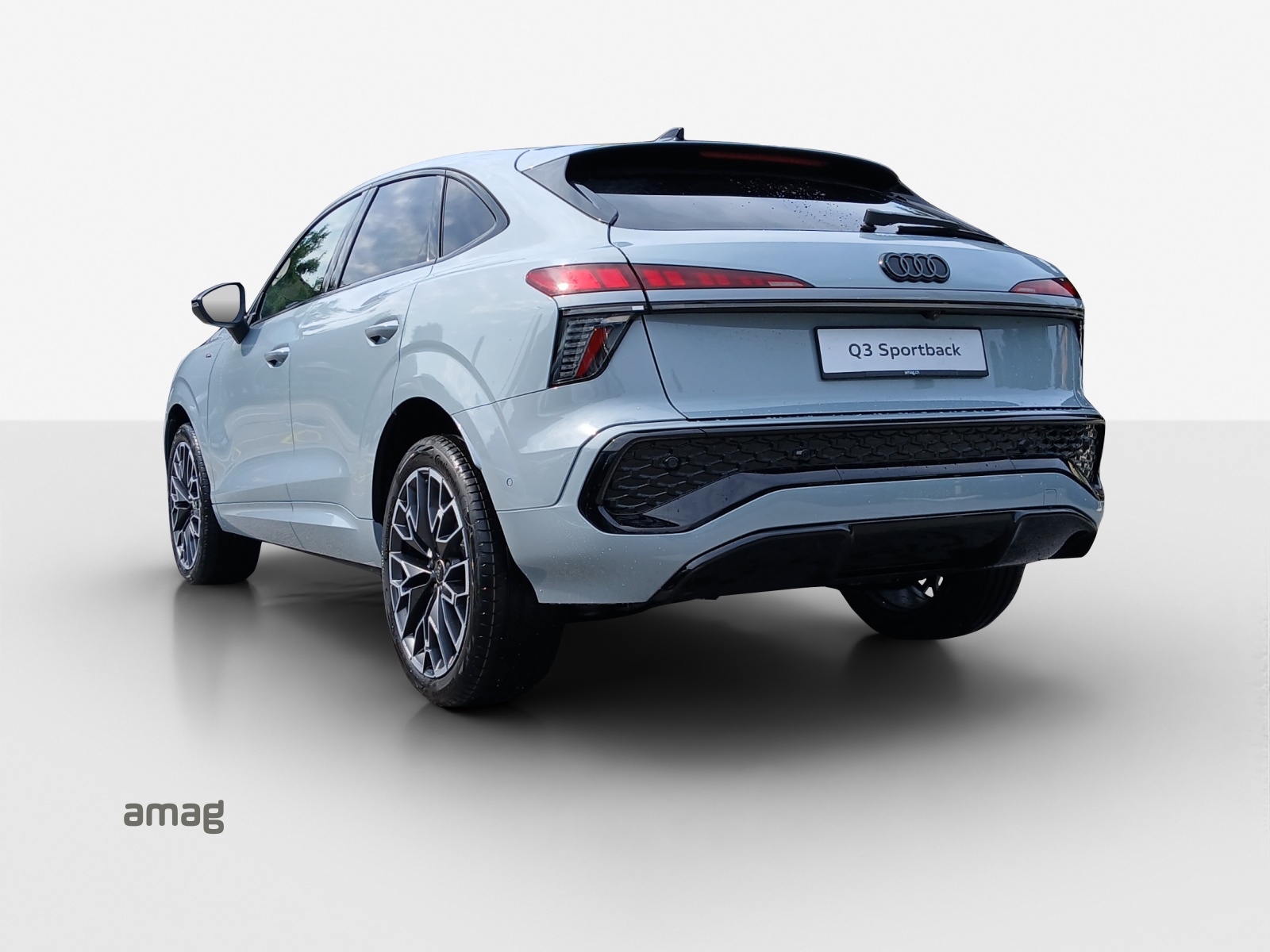 AUDI Q3 Sportback 110 kW TFSI S tronic-image-2