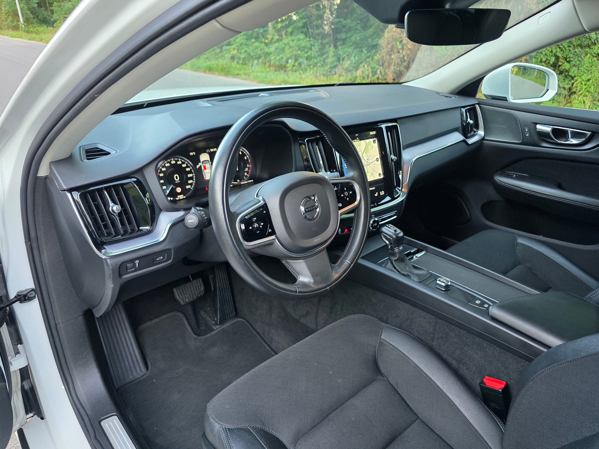 VOLVO V60 T6 AWD Momentum Geartronic / Neu ab mfk.-image-9