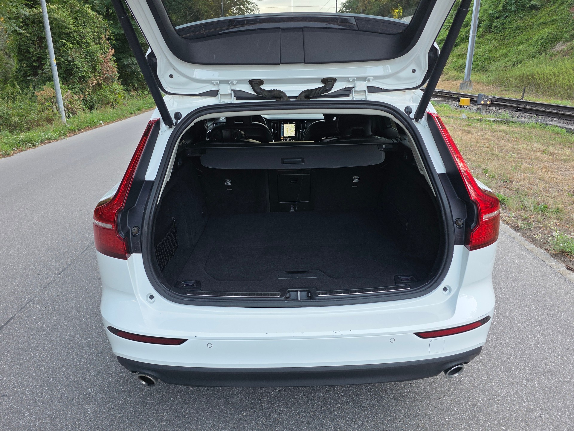 VOLVO V60 T6 AWD Momentum Geartronic / Neu ab mfk.-image-11