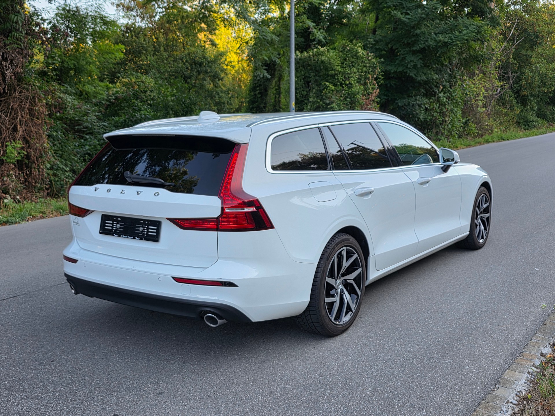 VOLVO V60 T6 AWD Momentum Geartronic / Neu ab mfk.-image-5