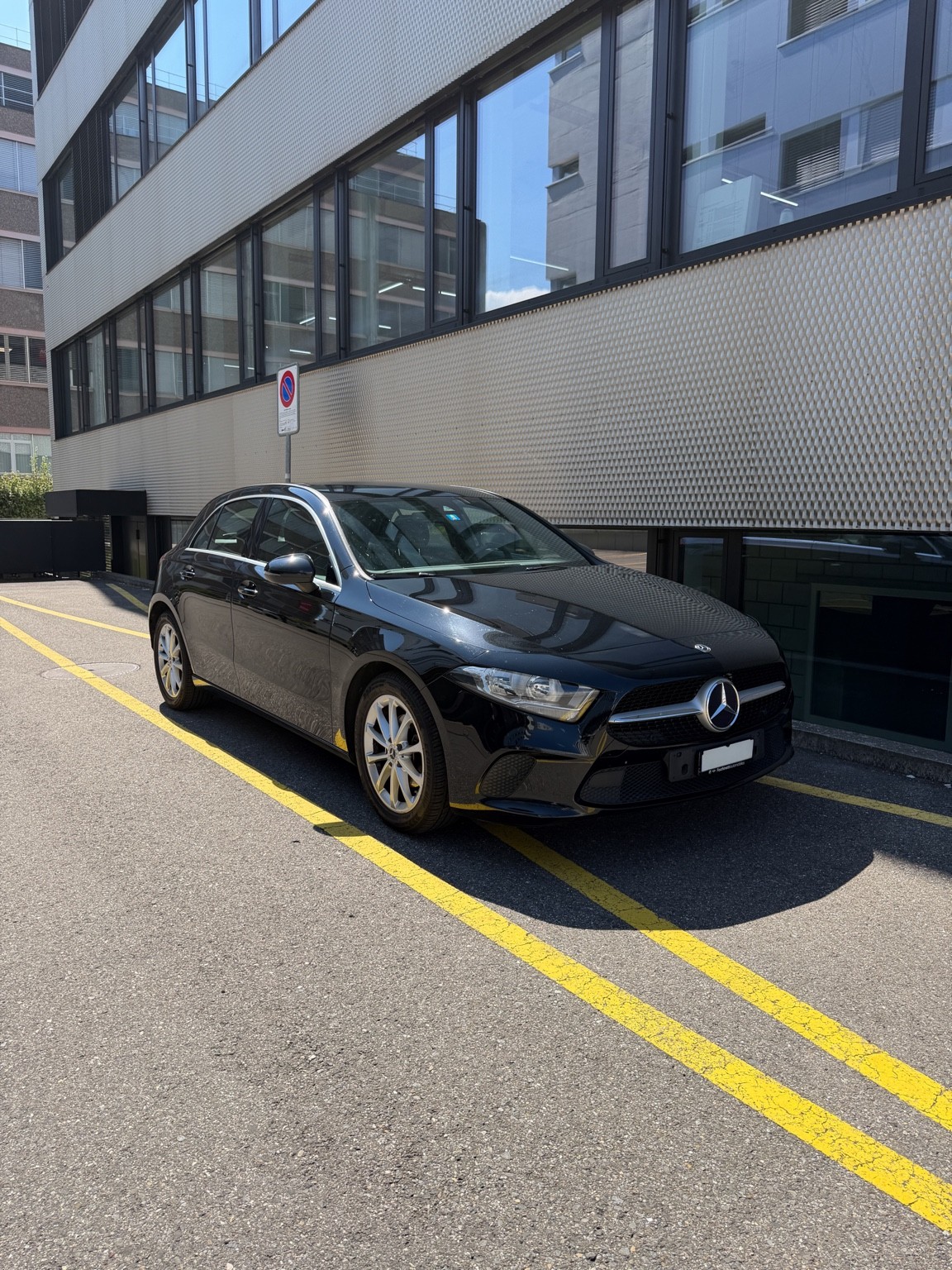 MERCEDES-BENZ A 180 Style 7G-DCT-image-6