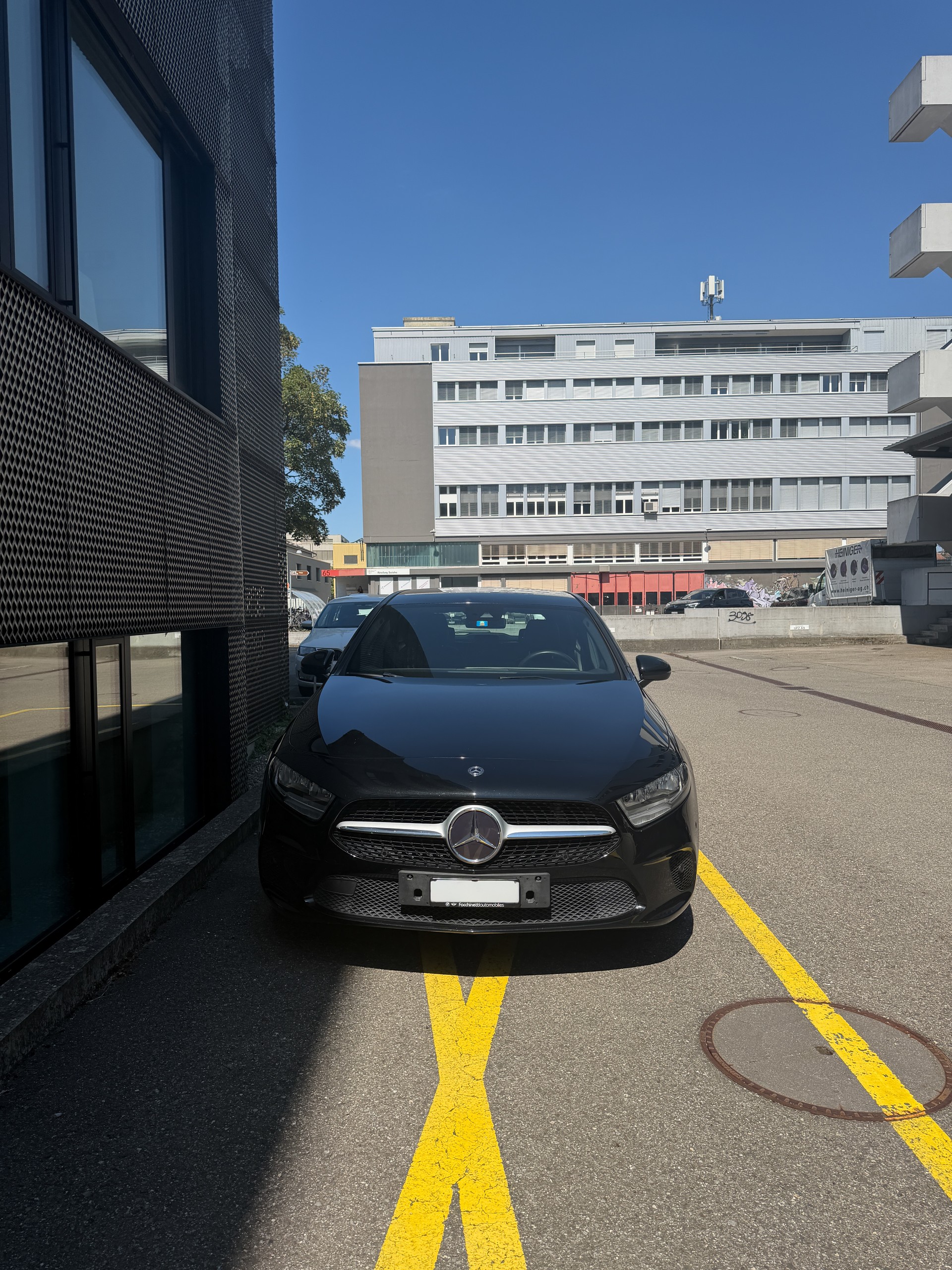 MERCEDES-BENZ A 180 Style 7G-DCT-image-3