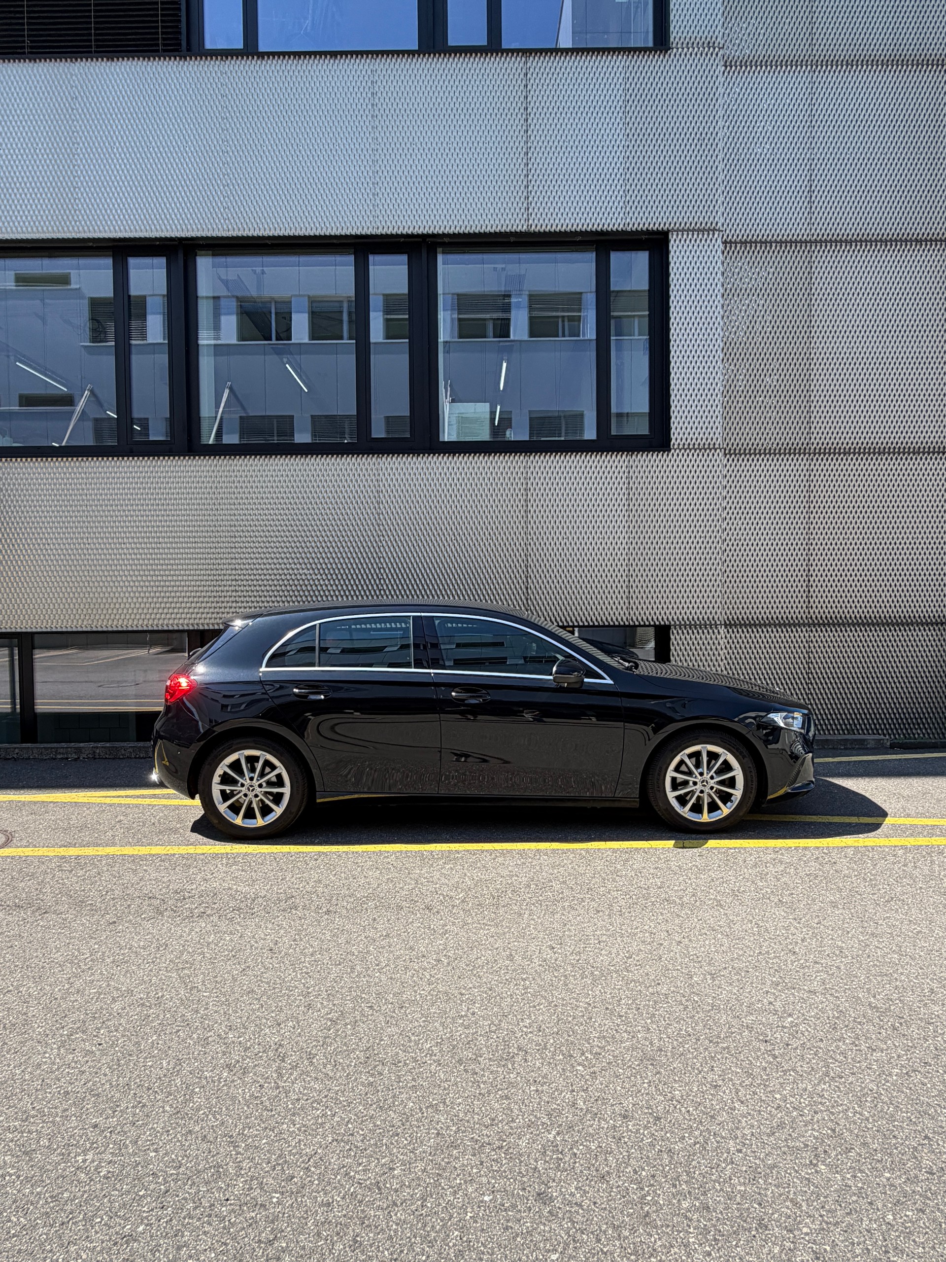 MERCEDES-BENZ A 180 Style 7G-DCT-image-5