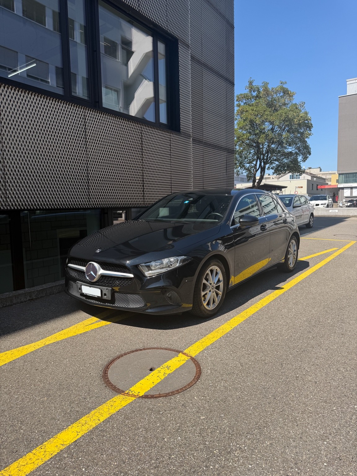 MERCEDES-BENZ A 180 Style 7G-DCT-image-2