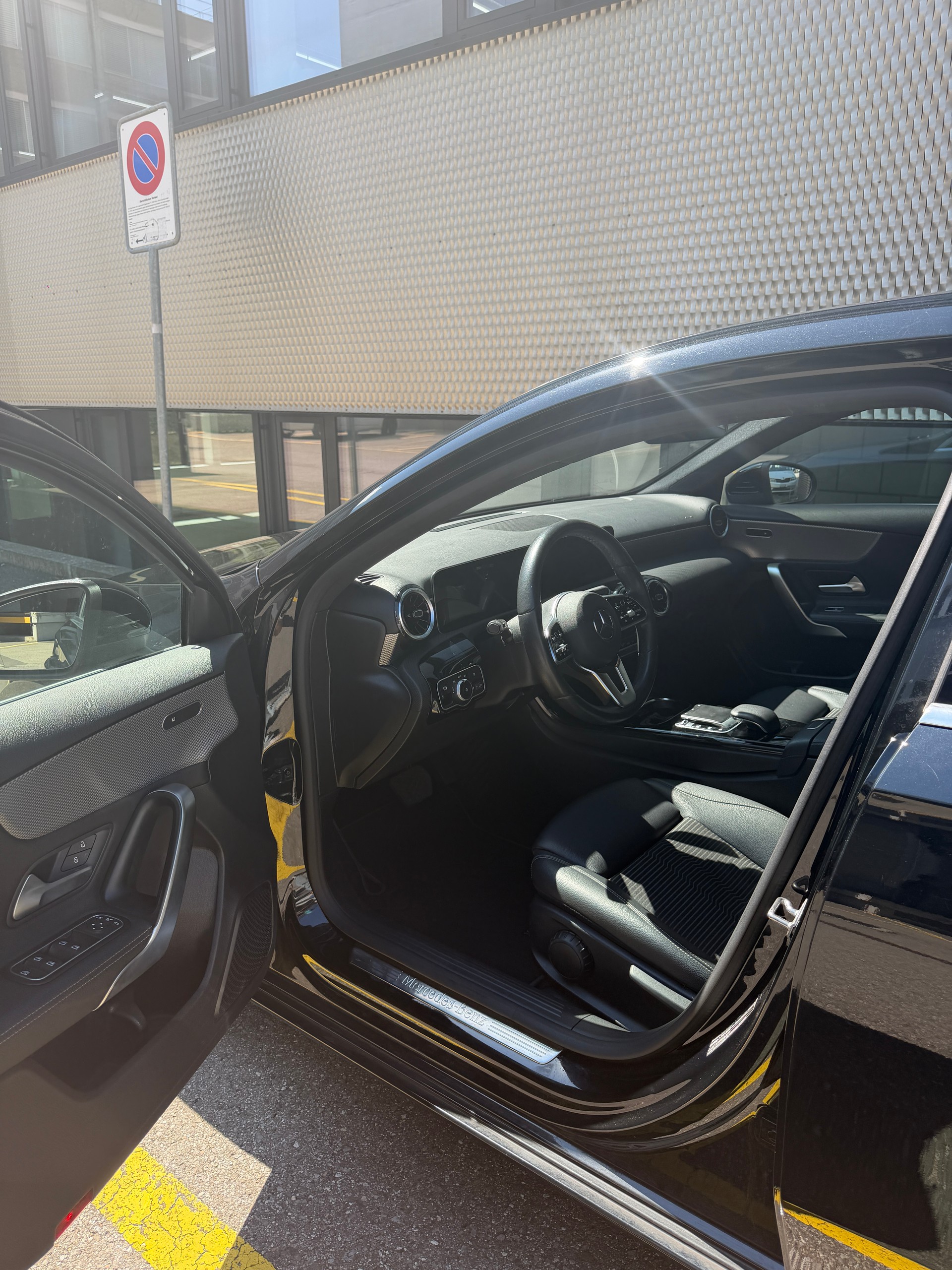 MERCEDES-BENZ A 180 Style 7G-DCT-image-10
