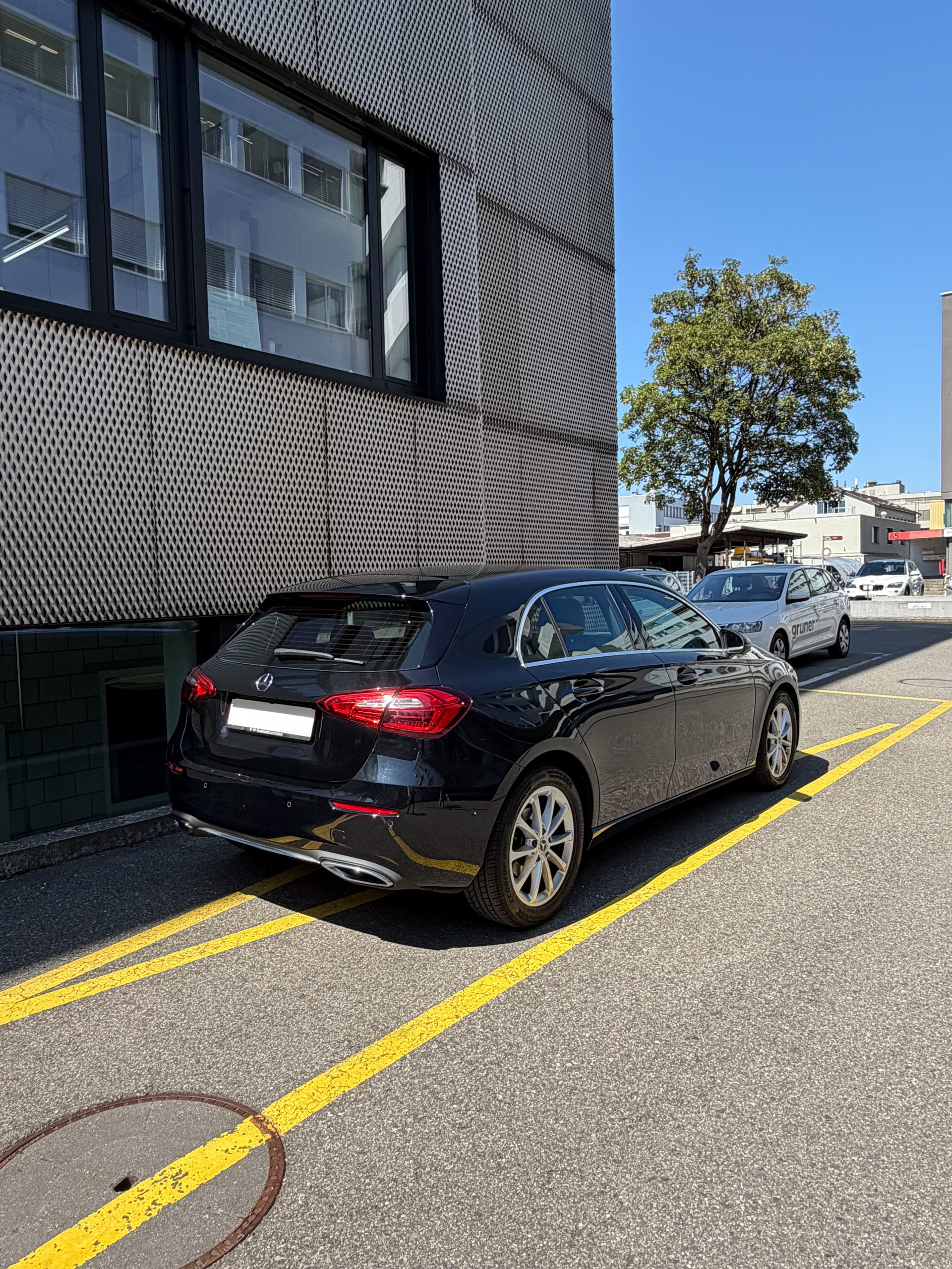 MERCEDES-BENZ A 180 Style 7G-DCT-image-4