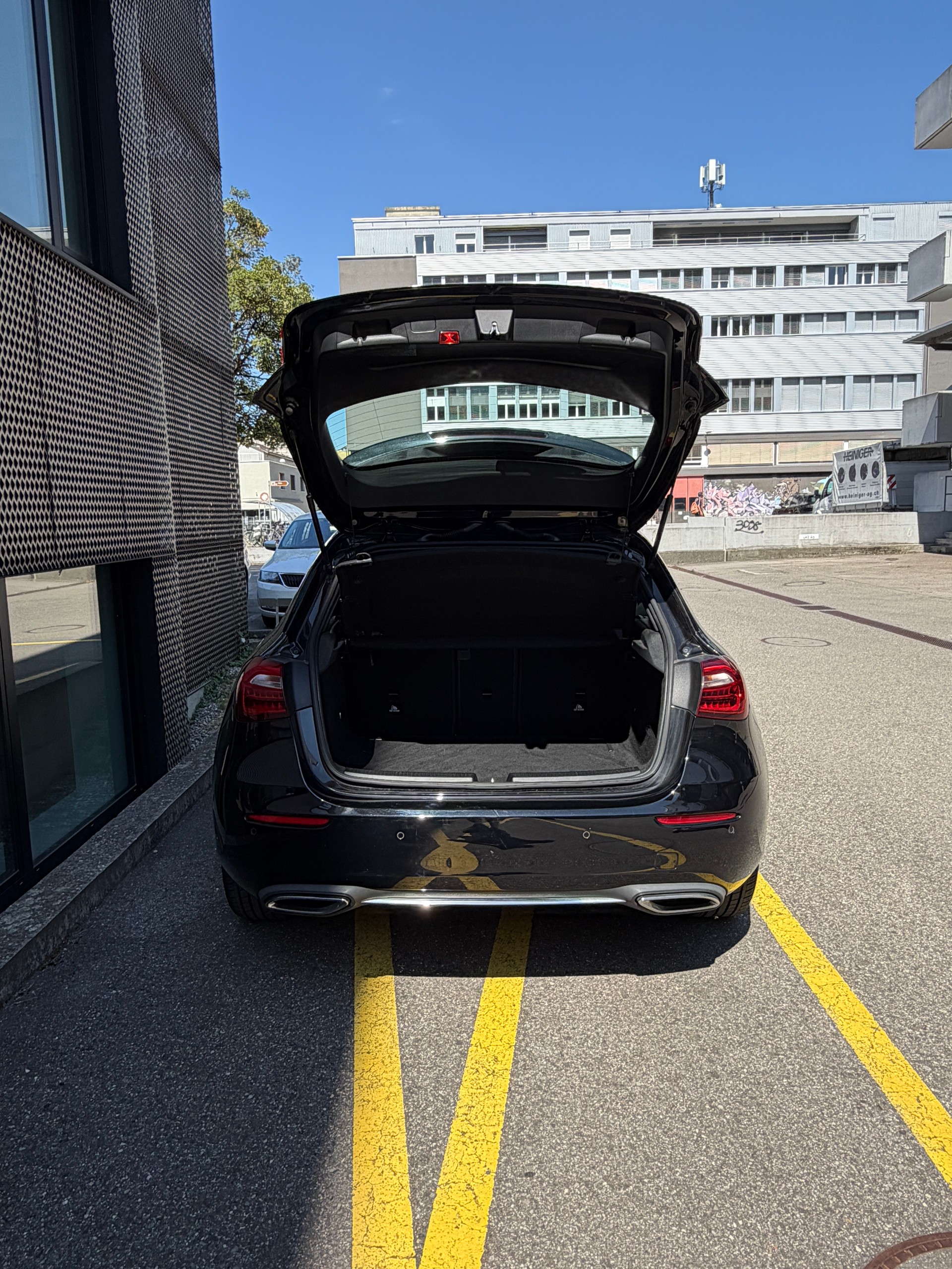 MERCEDES-BENZ A 180 Style 7G-DCT-image-8