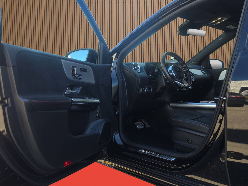 MERCEDES-BENZ B 250 AMG Line 4matic-image-9