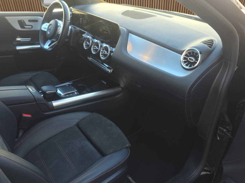 MERCEDES-BENZ B 250 AMG Line 4matic-image-12