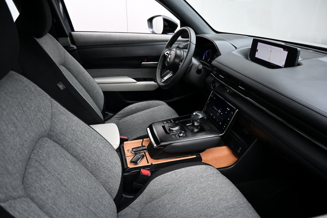 MAZDA MX-30 e-Skyactiv Ambition-image-4