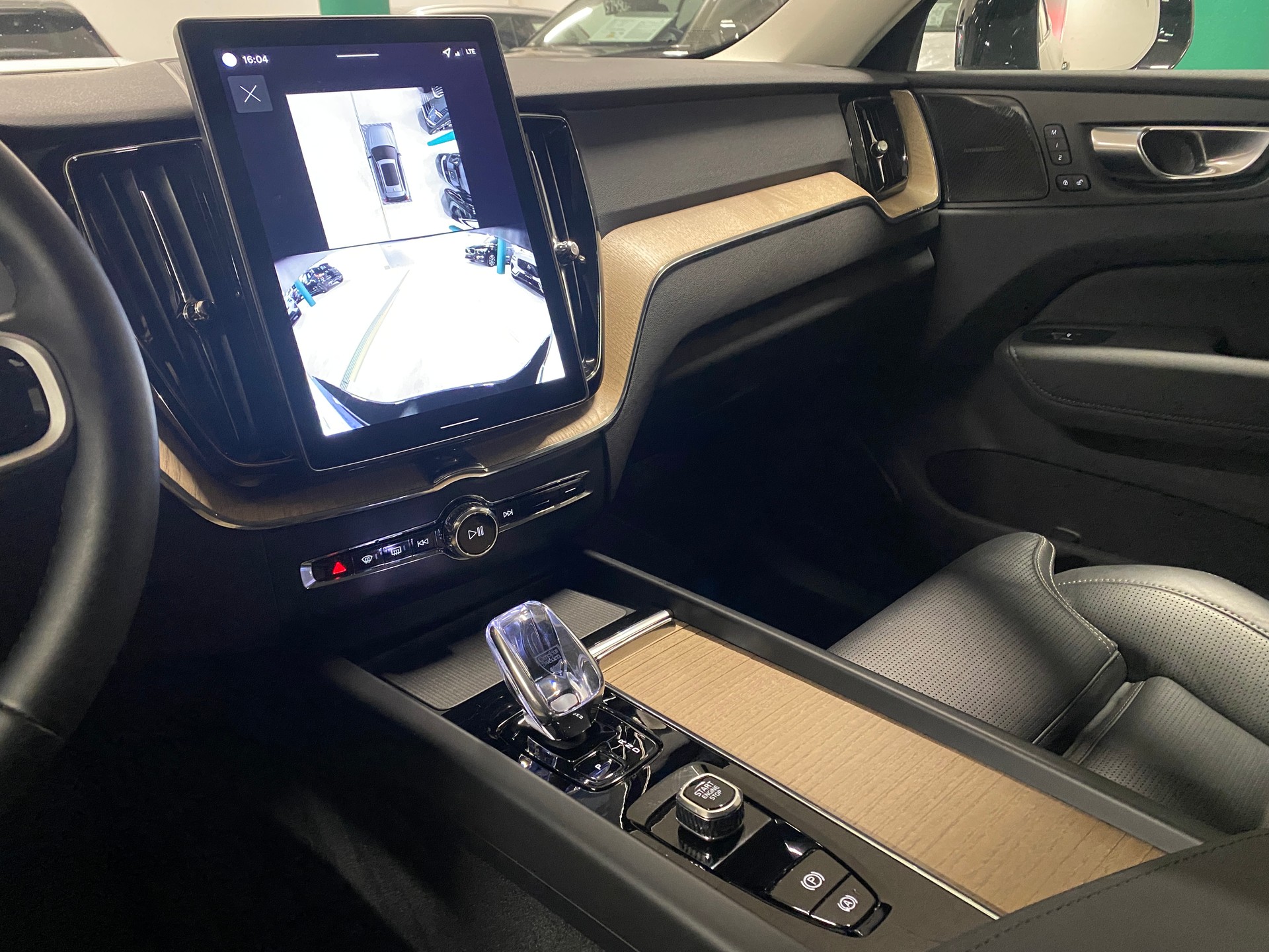 VOLVO XC60 2.0 T8 TE Plus Dark eAWD-image-11