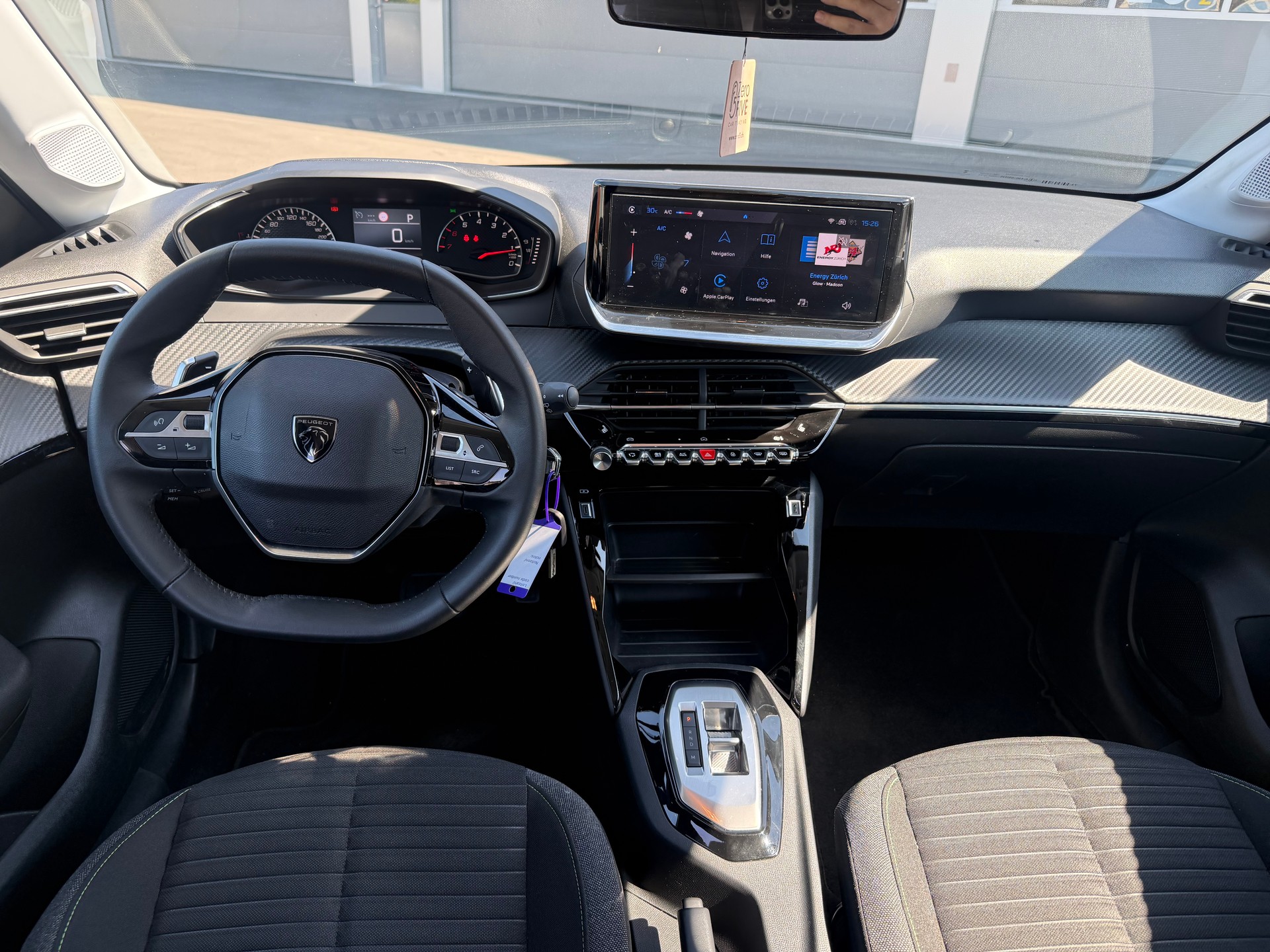 PEUGEOT 208 1.2 PureTech Active EAT8-image-4