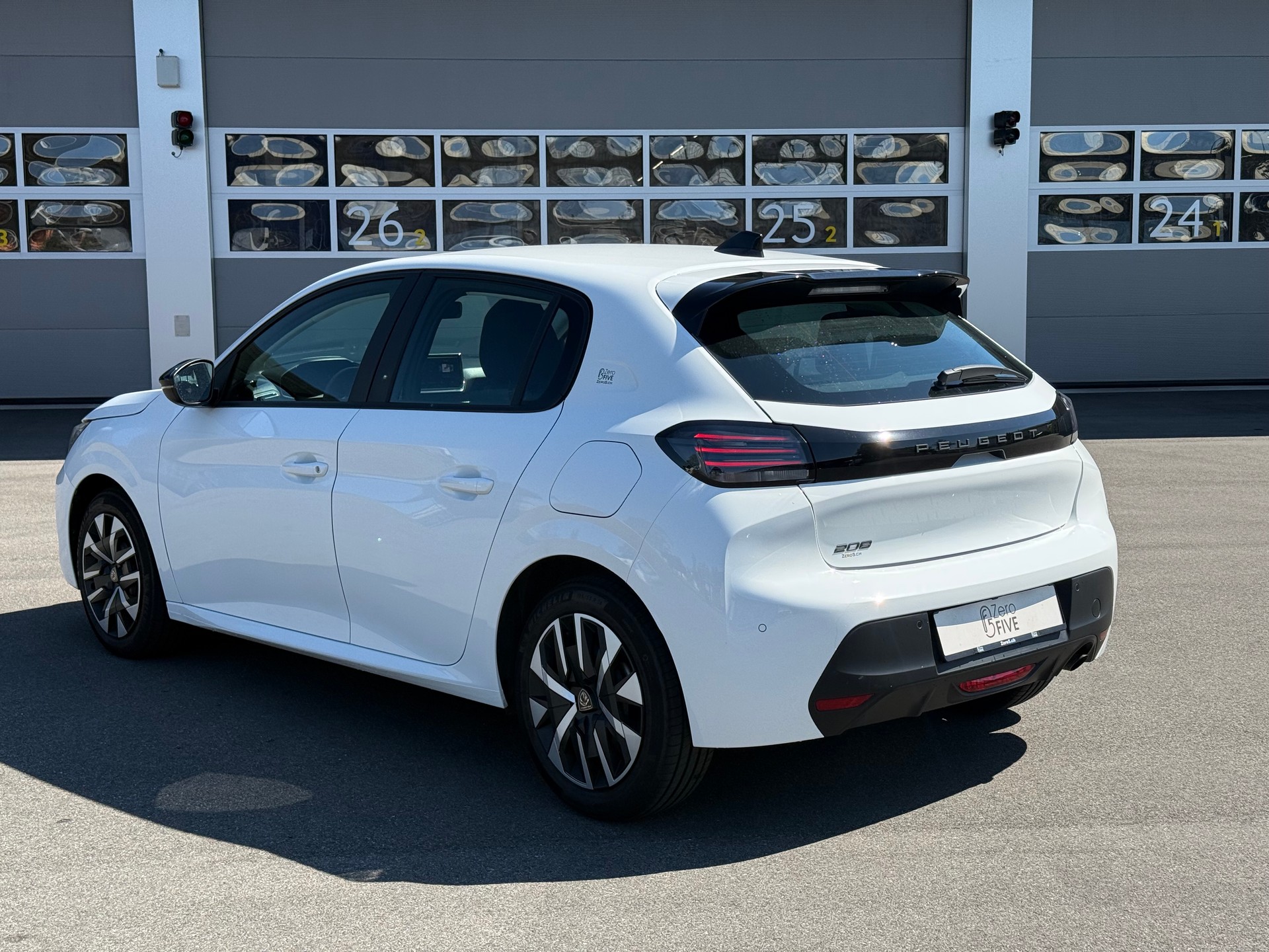 PEUGEOT 208 1.2 PureTech Active EAT8-image-2
