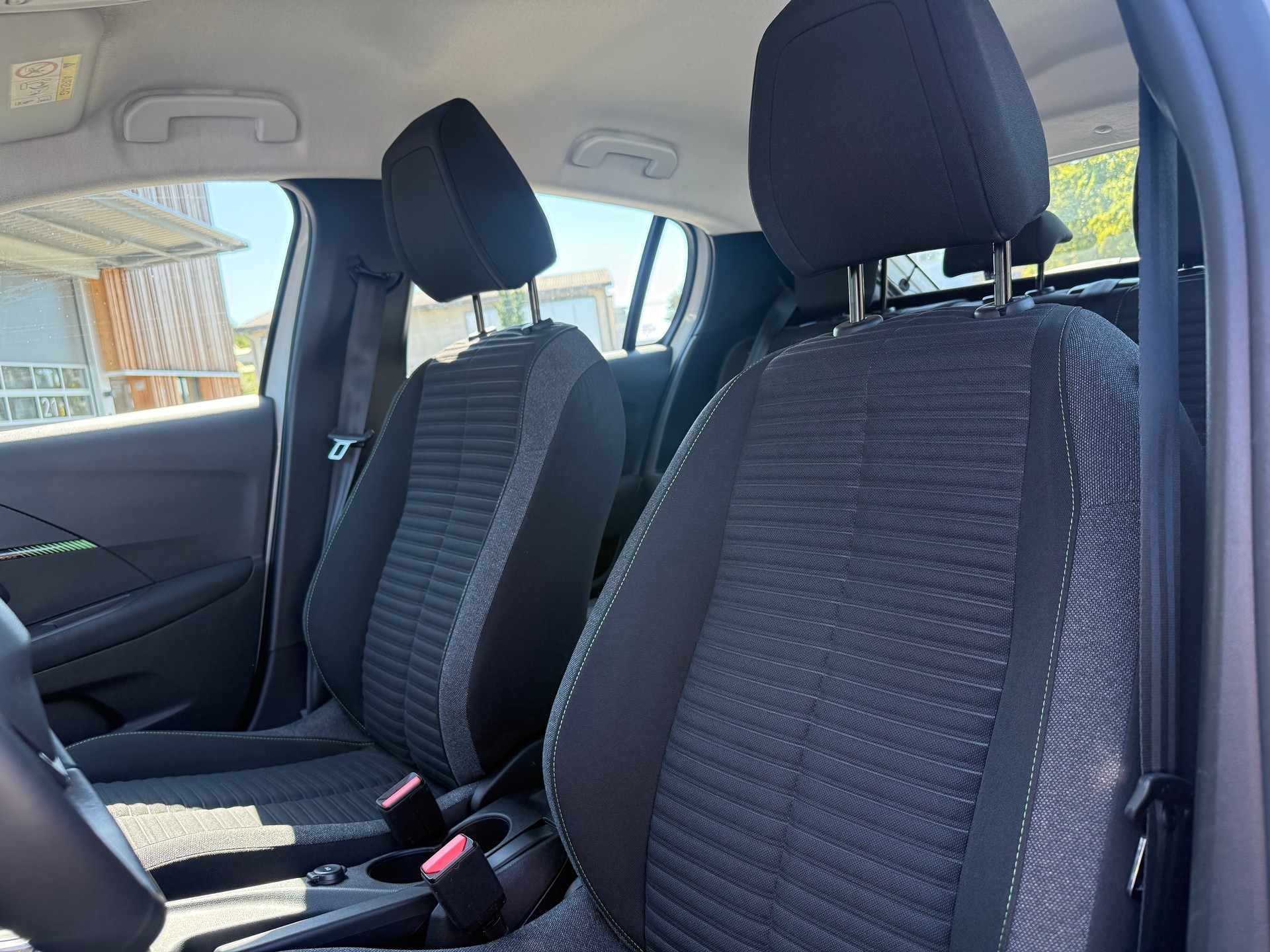PEUGEOT 208 1.2 PureTech Active EAT8-image-7