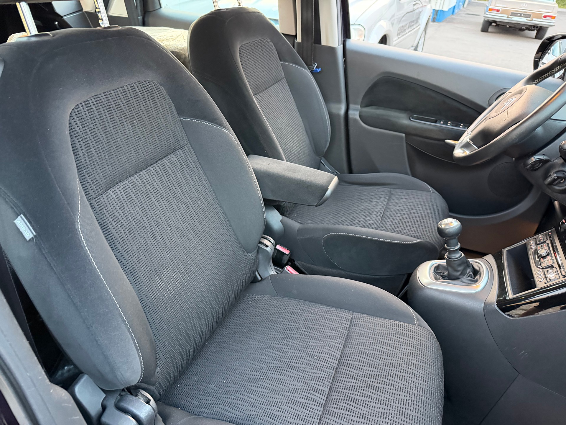 CITROEN C3 Picasso 1.6 HDi Exclusive-image-6