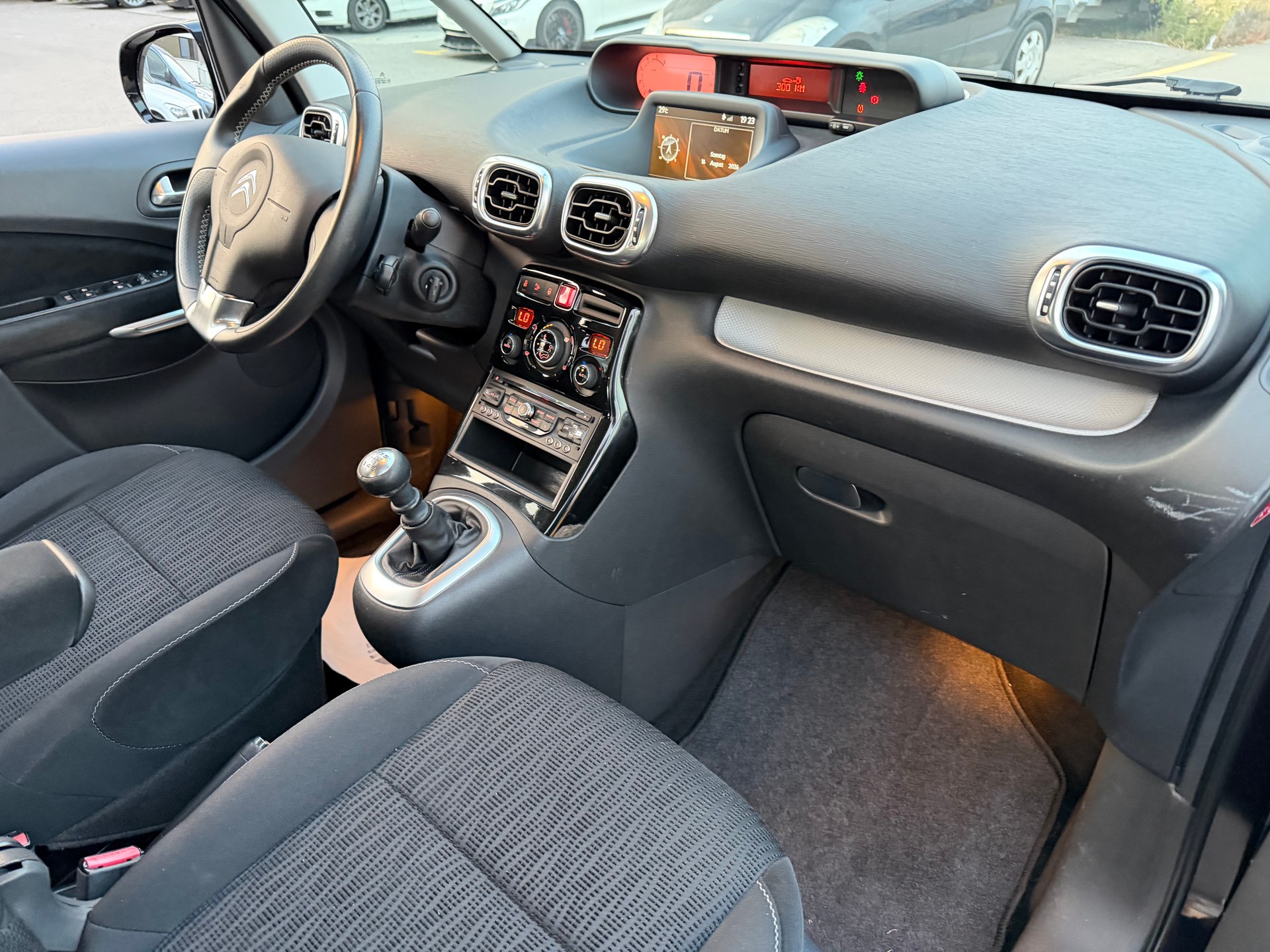 CITROEN C3 Picasso 1.6 HDi Exclusive-image-5
