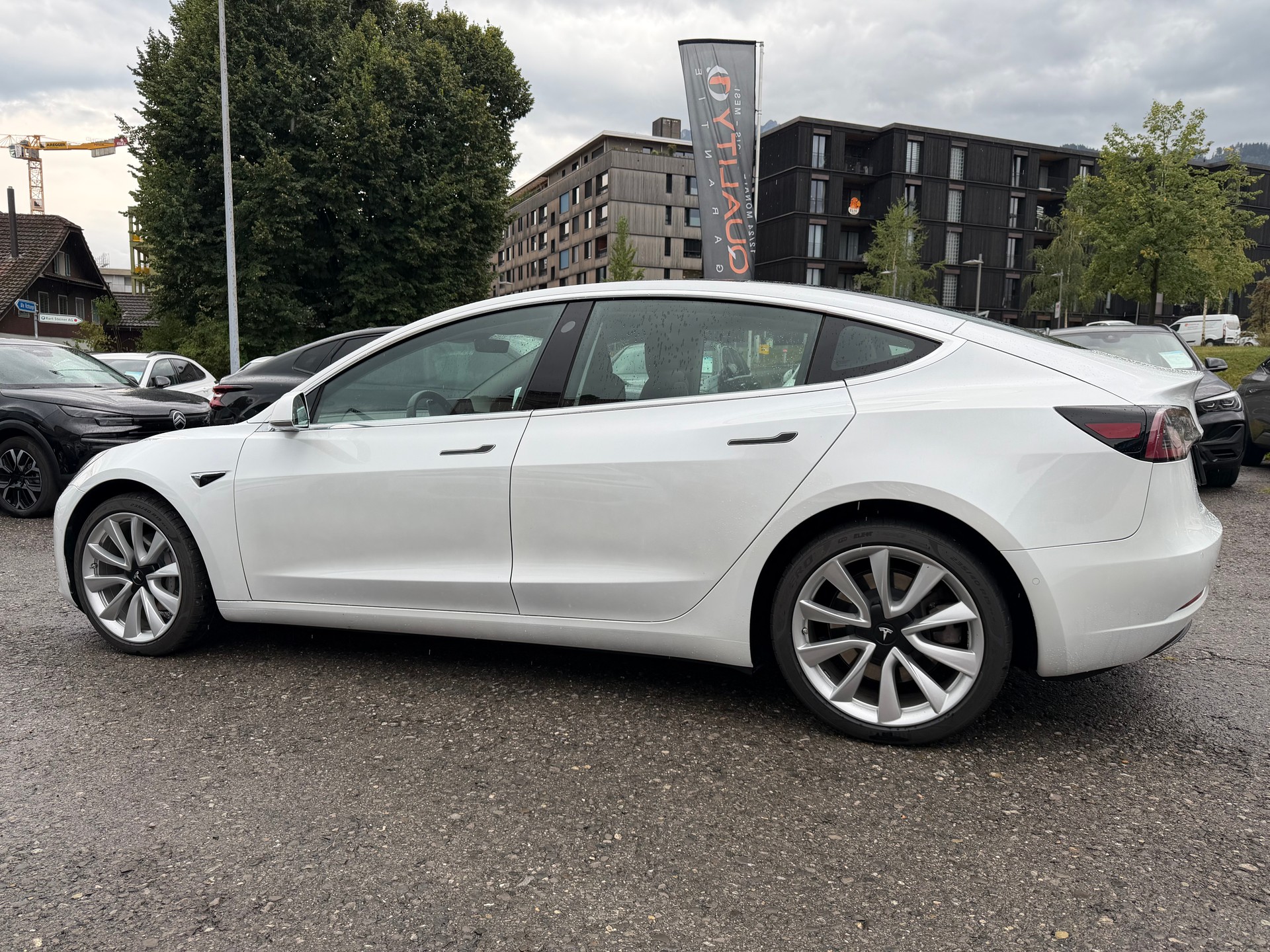 TESLA Model 3 Long Range Dual Motor AWD-showroom-element-1