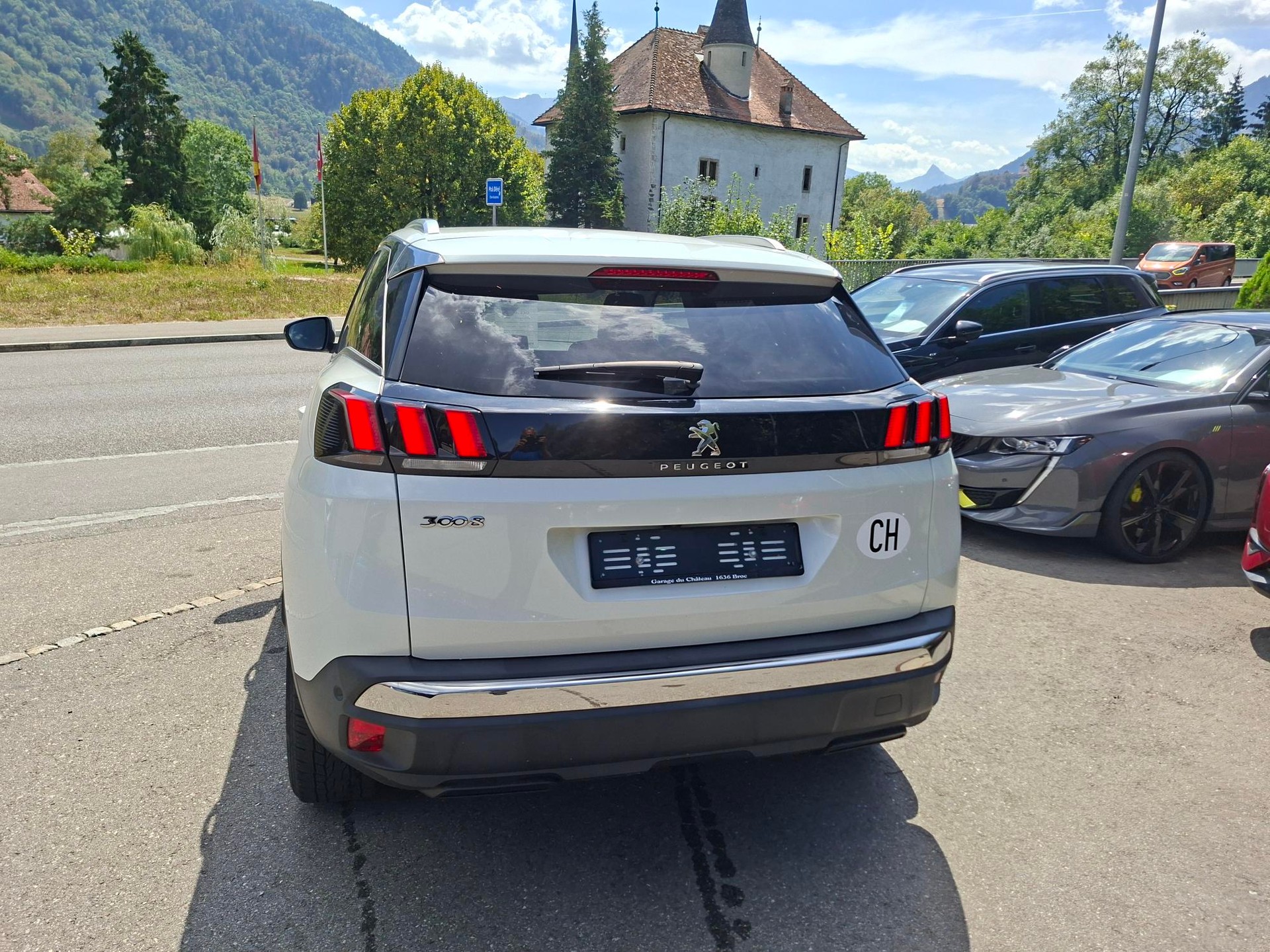 PEUGEOT 3008 1.2 PureTech Allure EAT-image-2