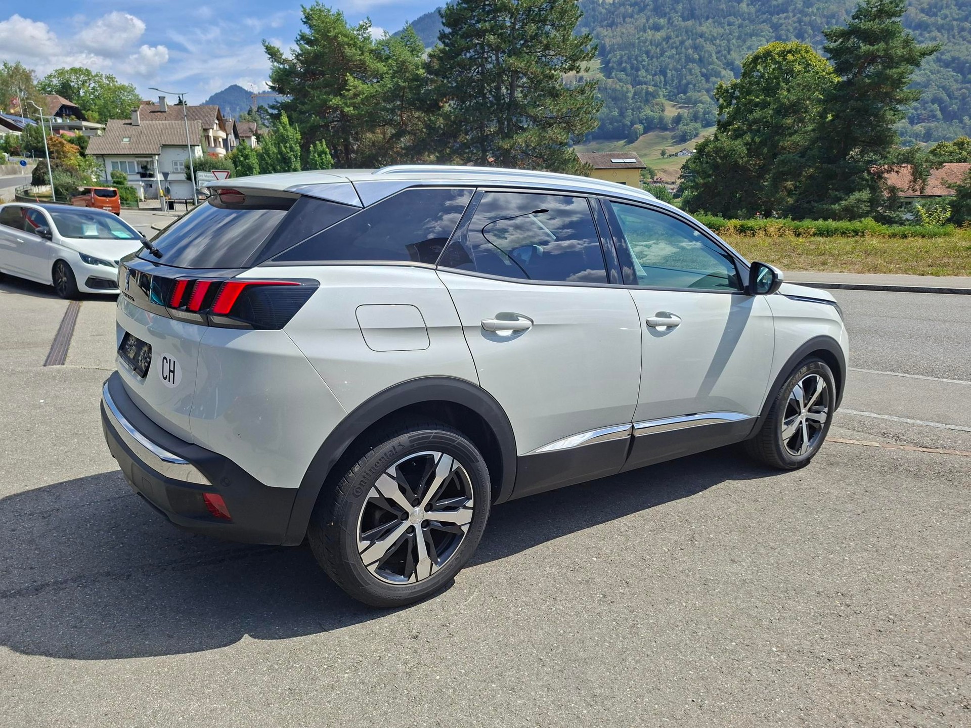 PEUGEOT 3008 1.2 PureTech Allure EAT-image-4