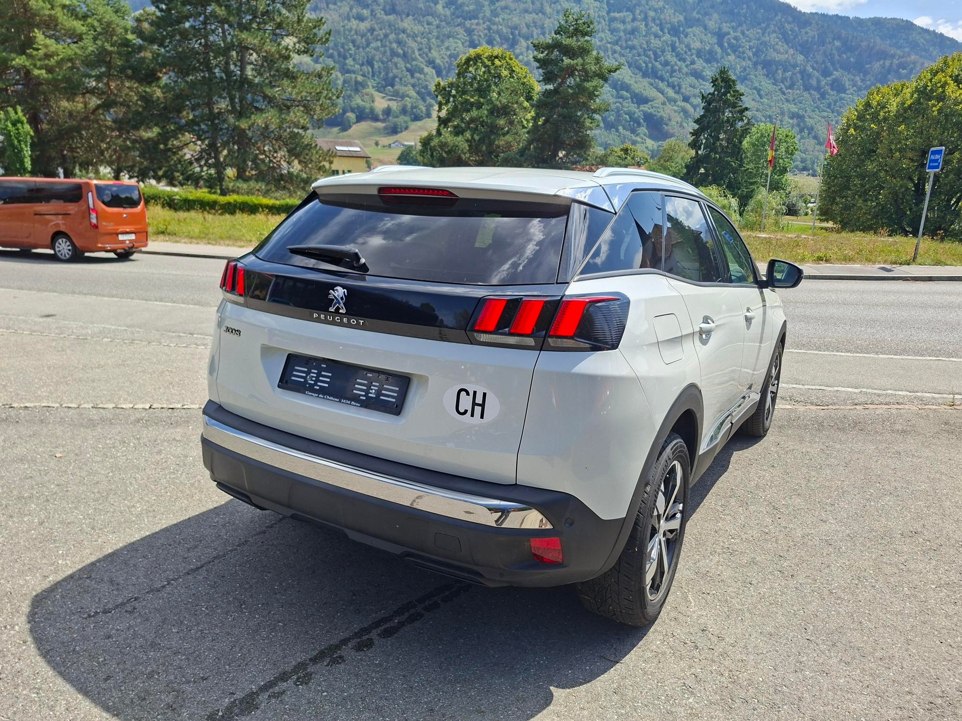 PEUGEOT 3008 1.2 PureTech Allure EAT-image-3