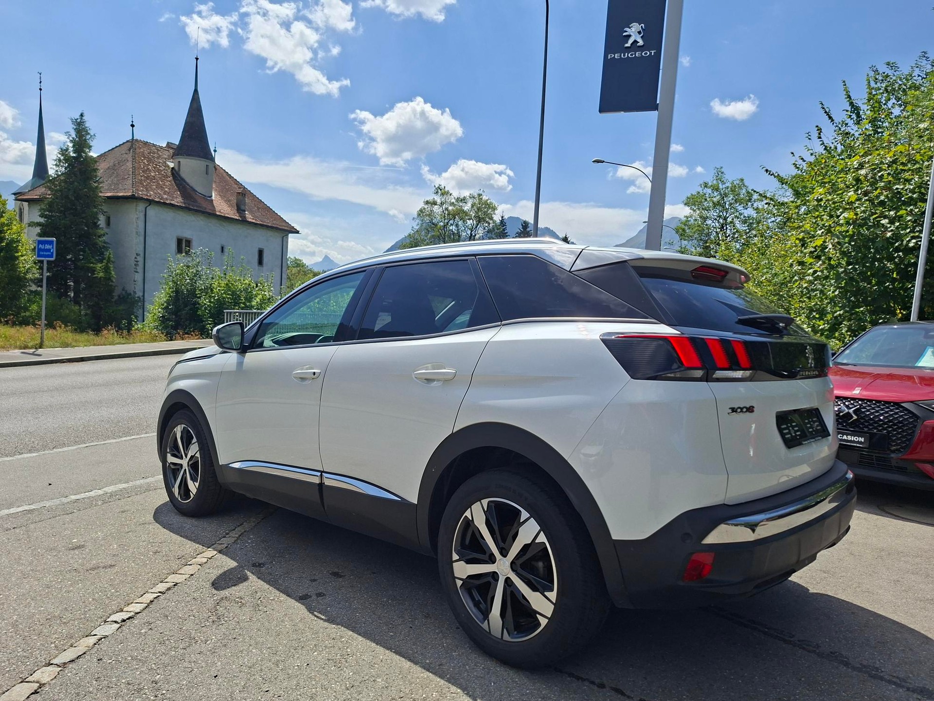 PEUGEOT 3008 1.2 PureTech Allure EAT-image-1