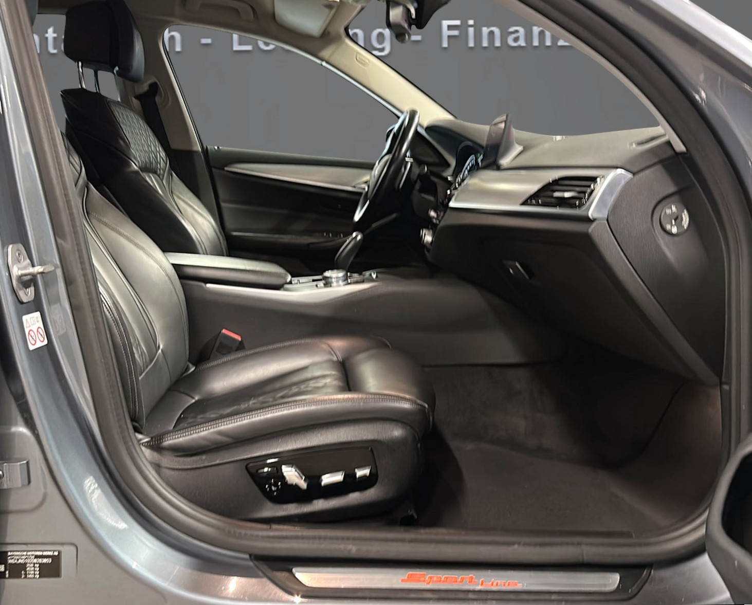 BMW 530d xDrive Touring Sport Line Steptronic-image-10