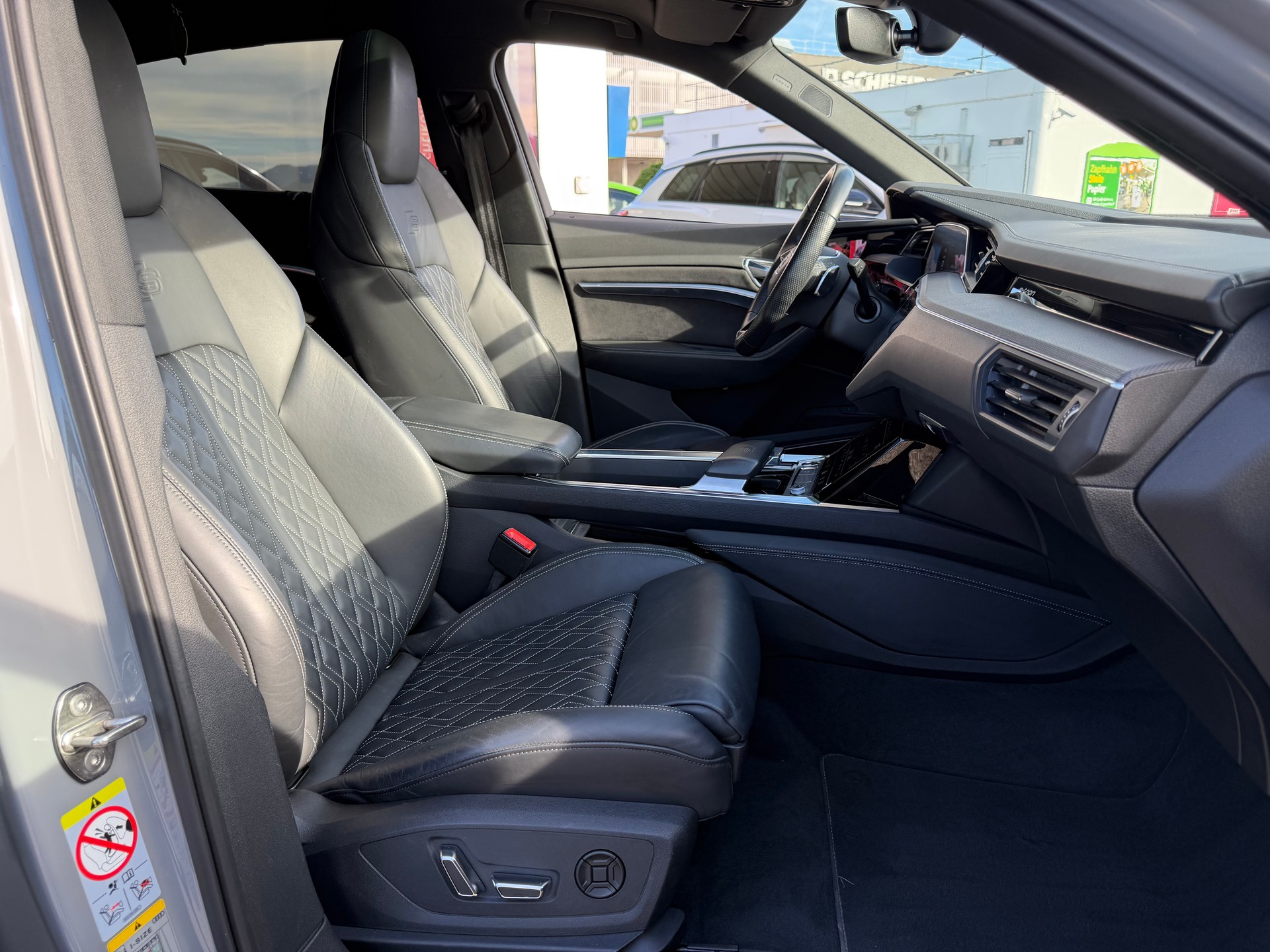 AUDI e-tron S Sportback quattro-image-13