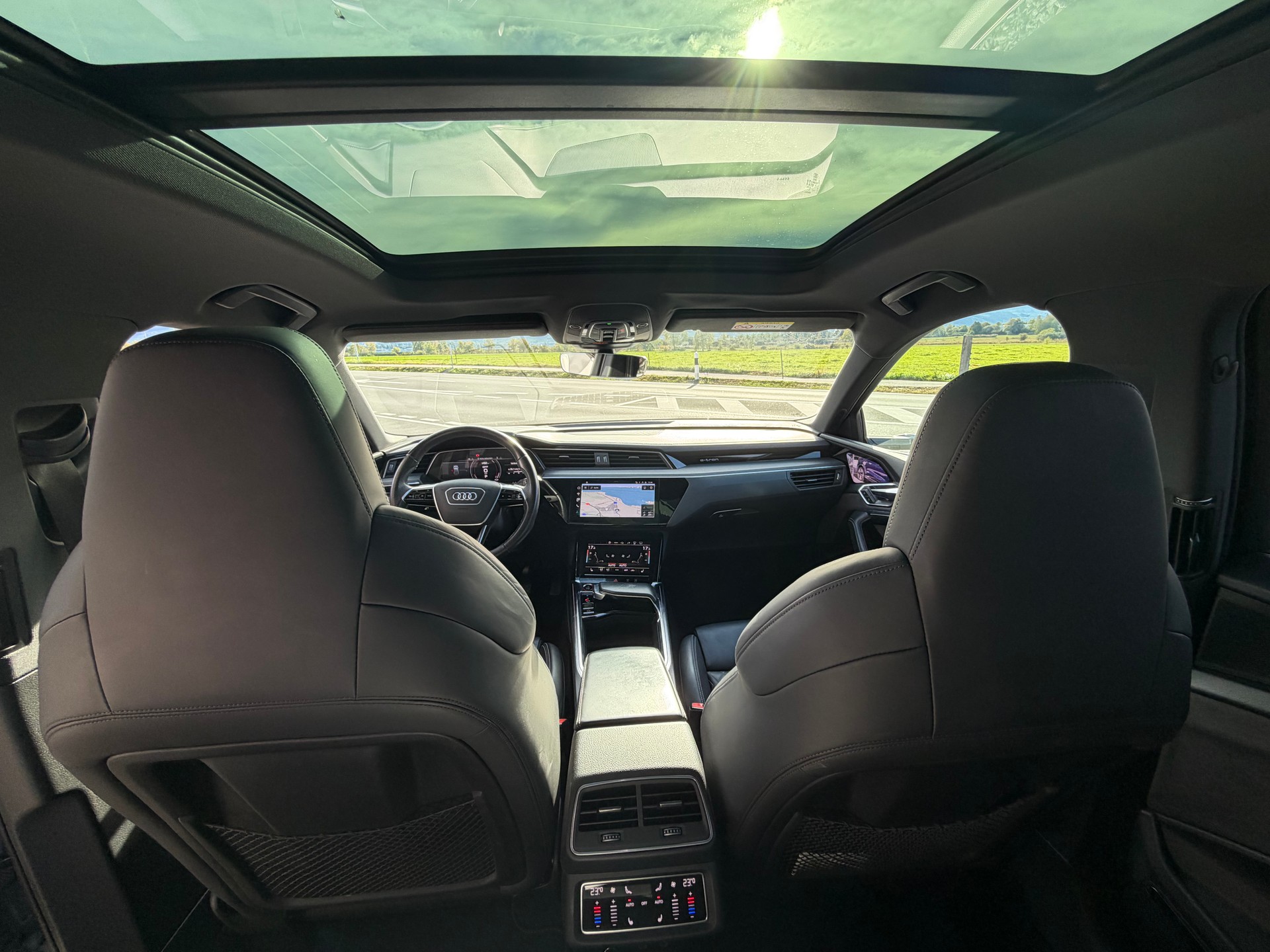 AUDI e-tron S Sportback quattro-image-9