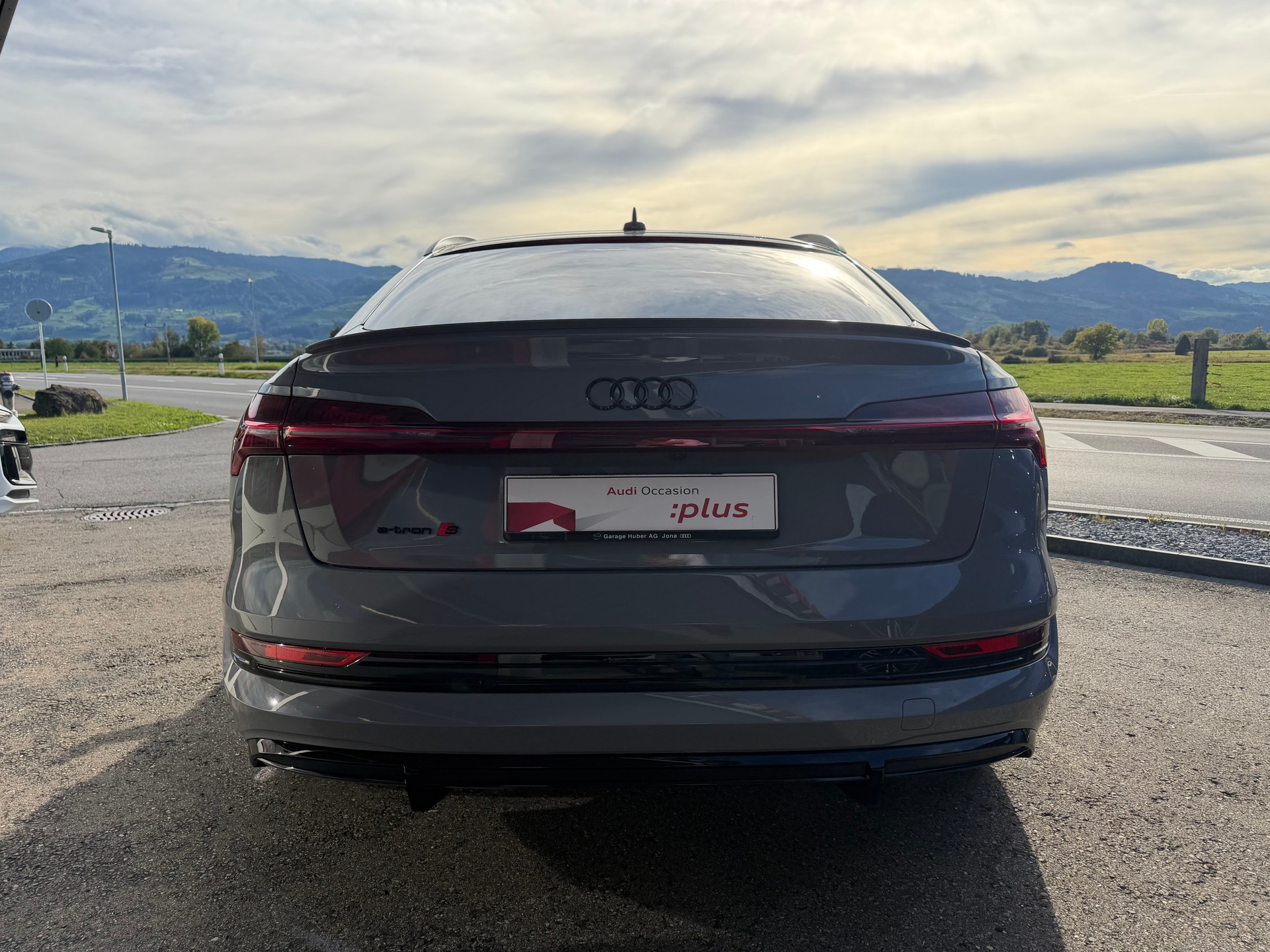 AUDI e-tron S Sportback quattro-image-5