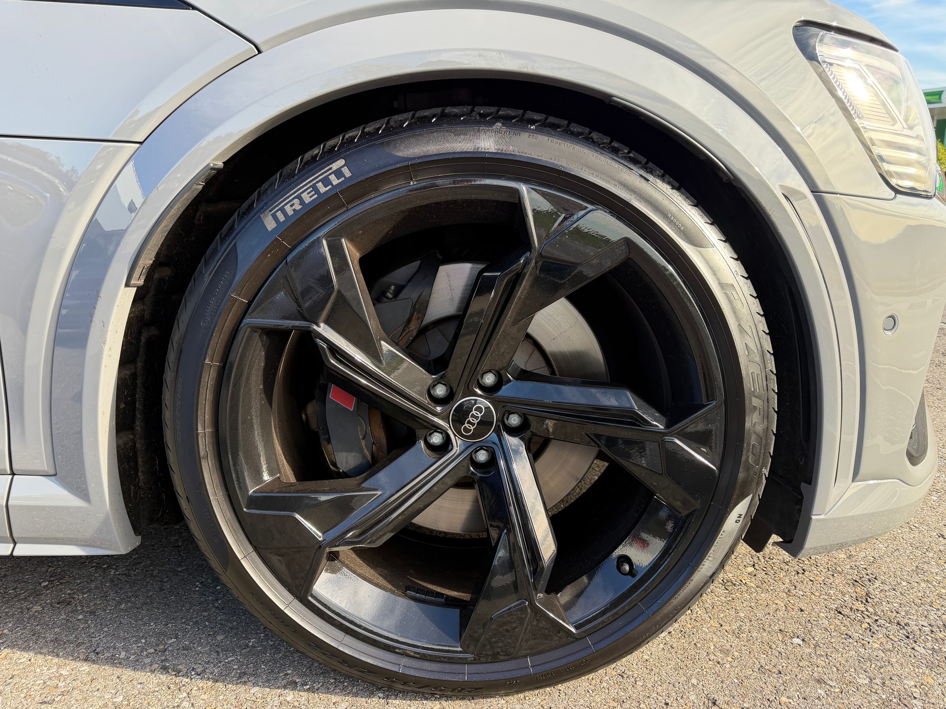 AUDI e-tron S Sportback quattro-image-12