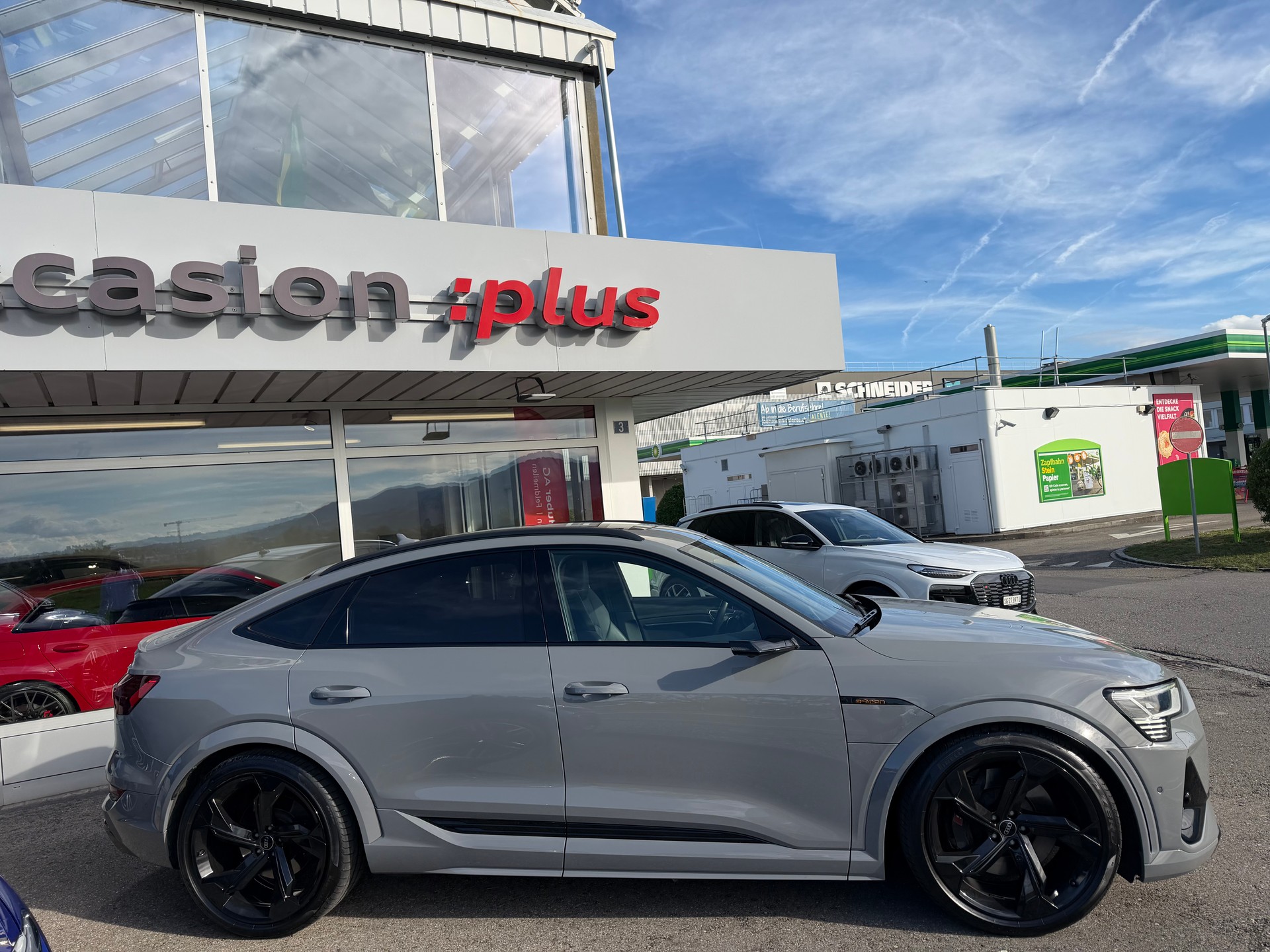 AUDI e-tron S Sportback quattro-image-2