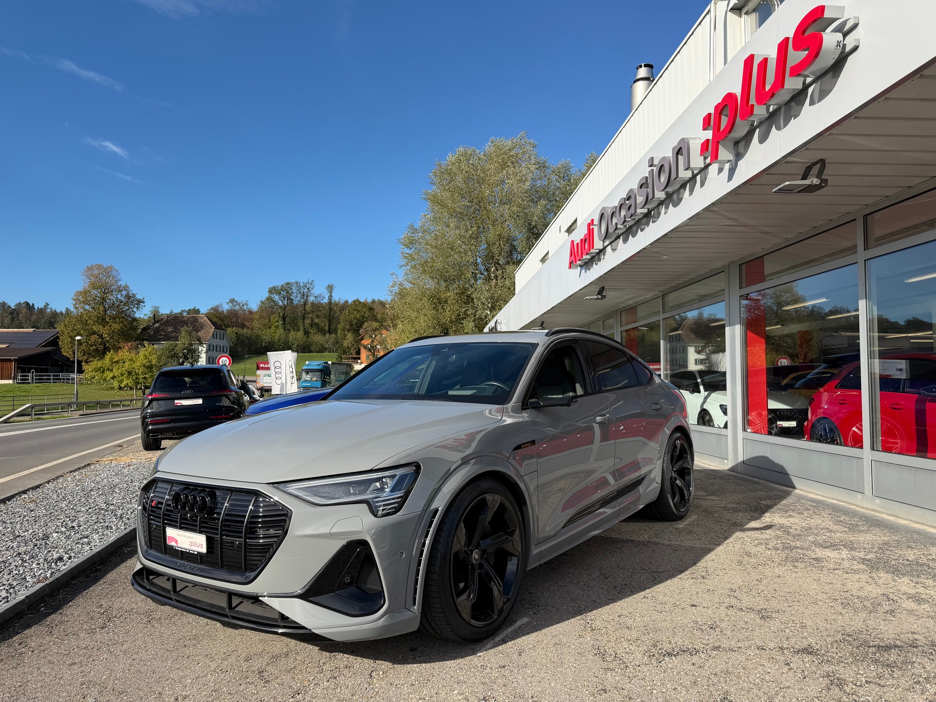 AUDI e-tron S Sportback quattro-image-8