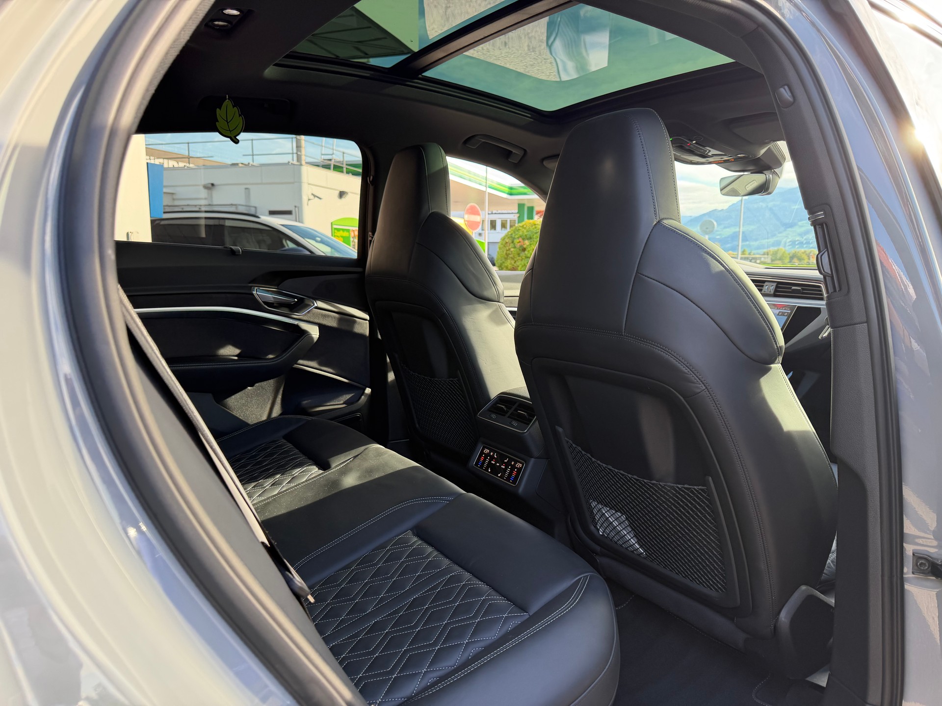 AUDI e-tron S Sportback quattro-image-14
