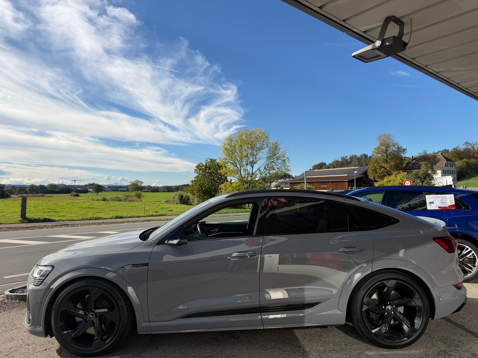 AUDI e-tron S Sportback quattro-image-3