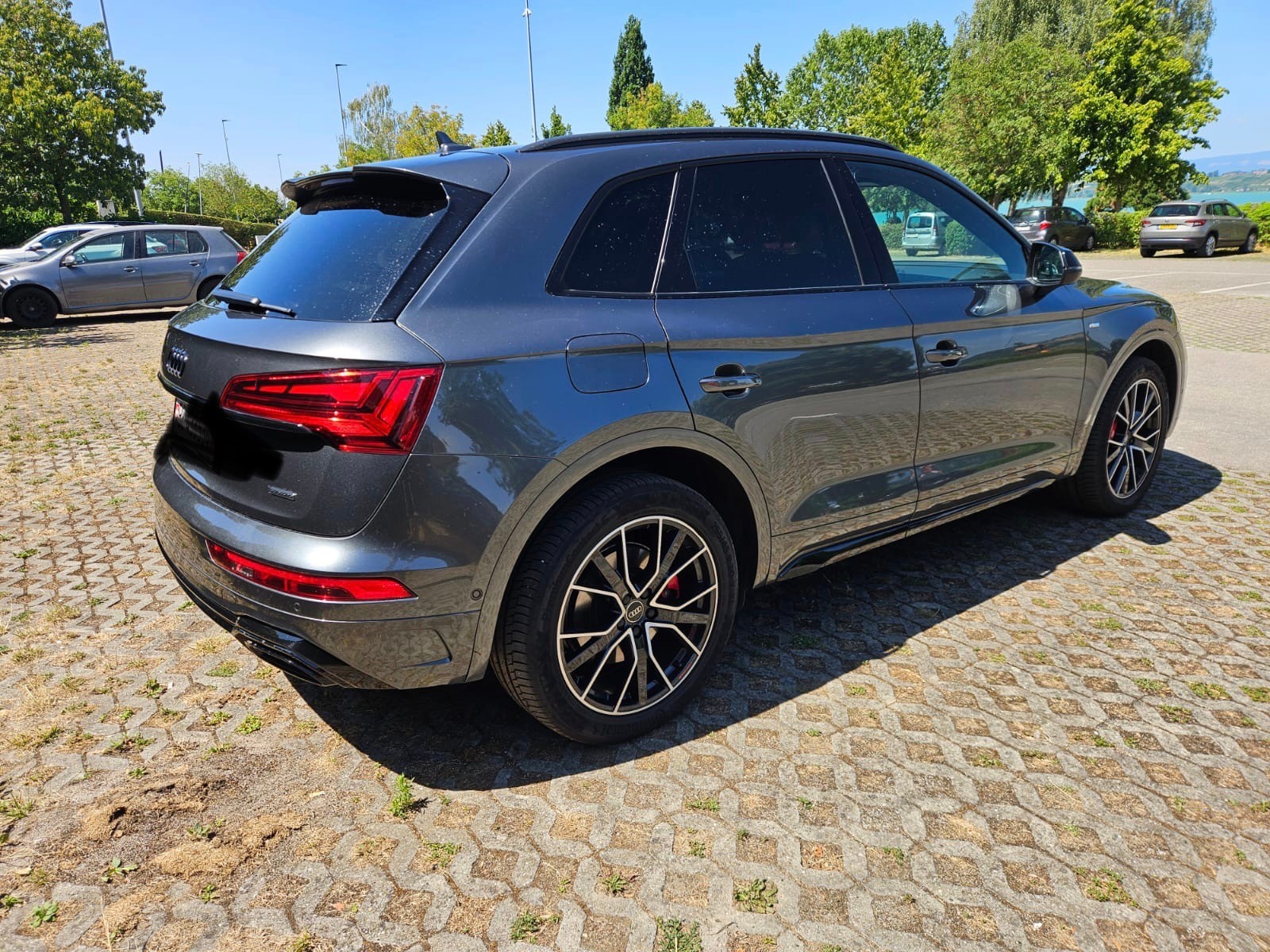 AUDI 2.0 40 TDI Black Edition quattro S-Tronic-image-2
