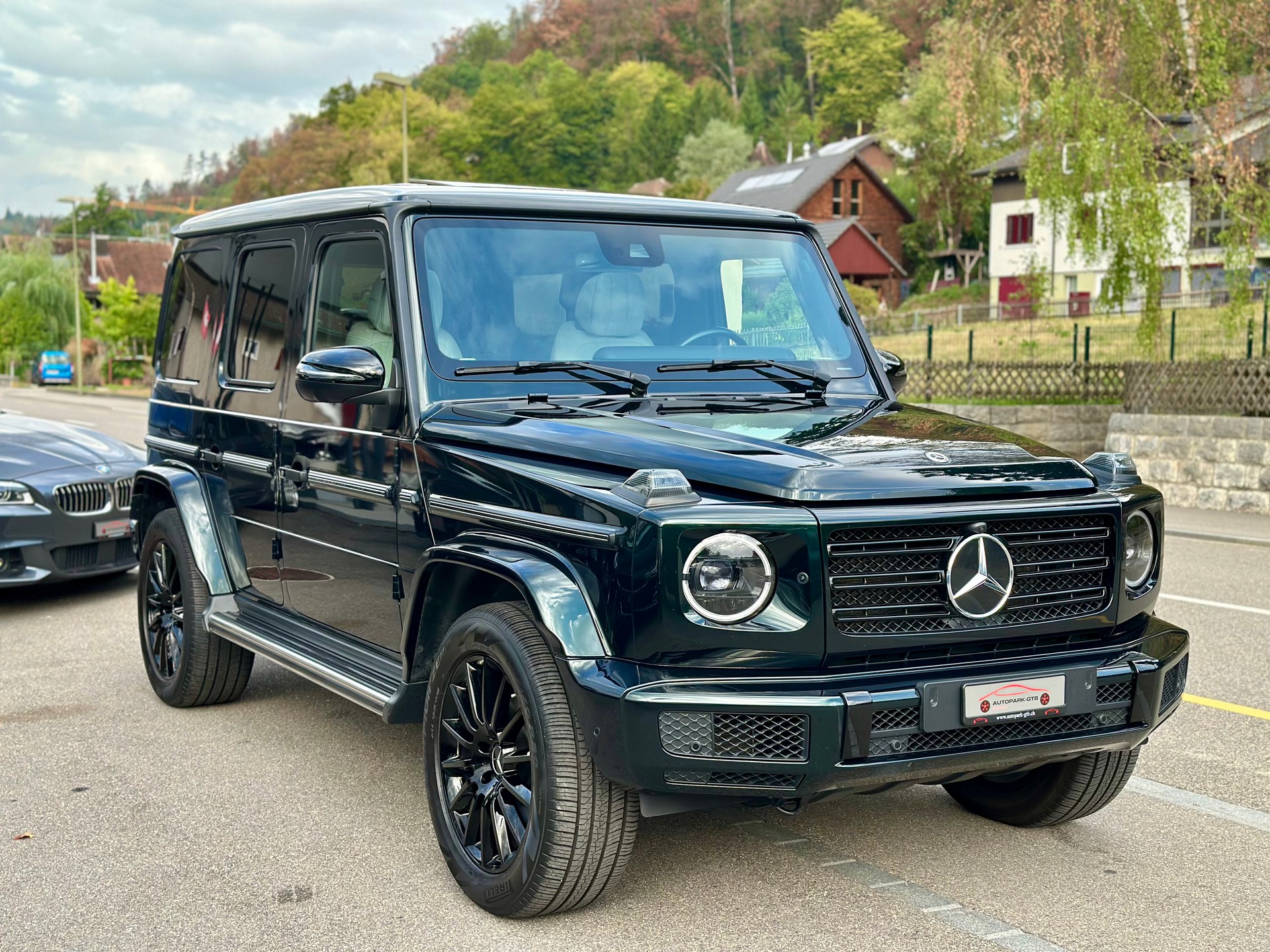 MERCEDES-BENZ G 400 d 9G-Tronic-showroom-element-1