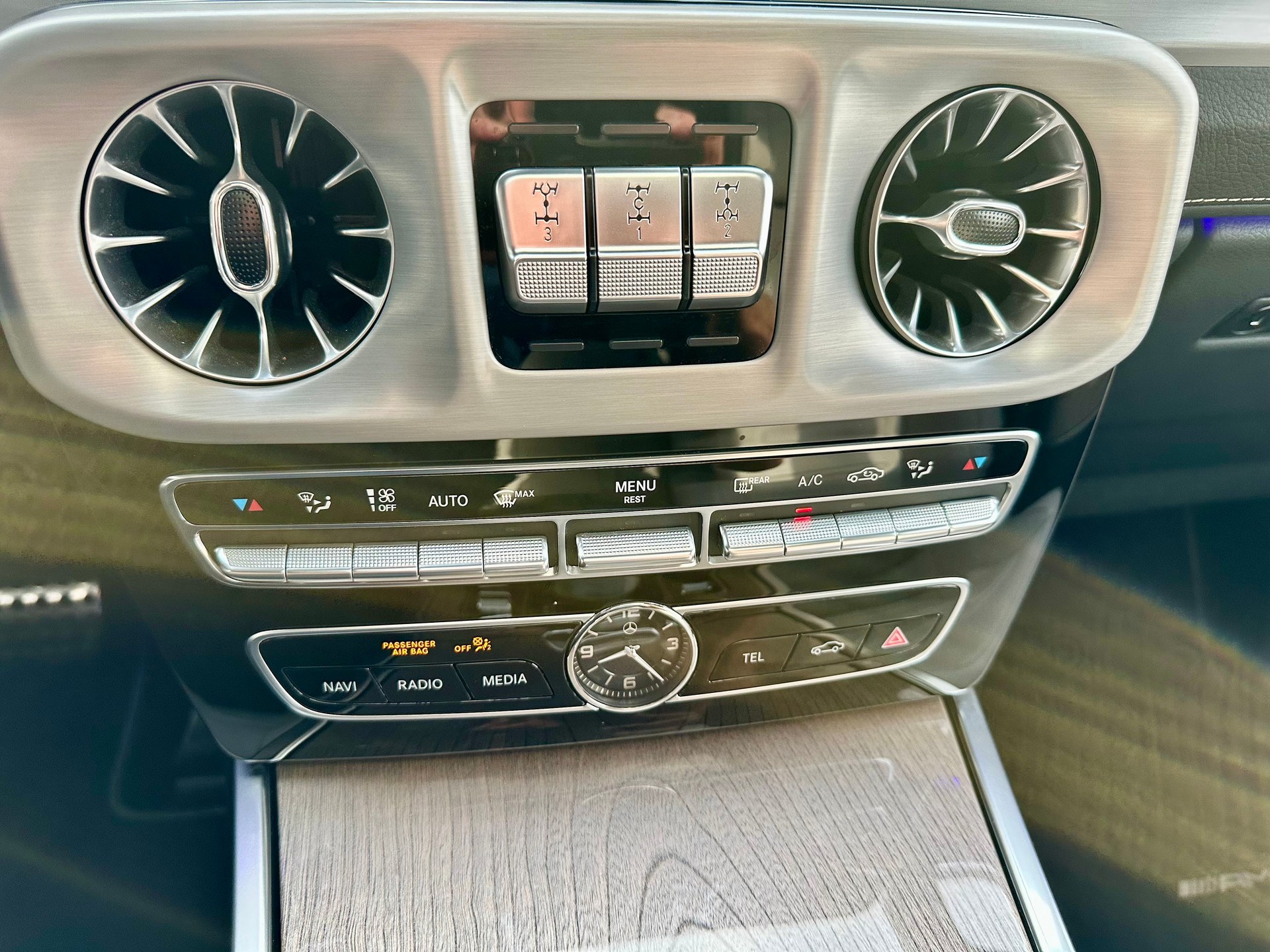 MERCEDES-BENZ G 400 d 9G-Tronic-image-21