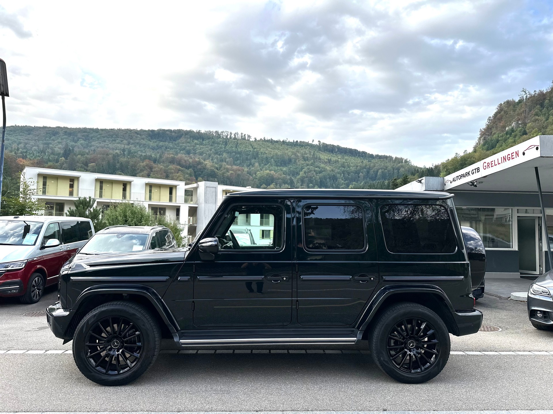 MERCEDES-BENZ G 400 d 9G-Tronic-showroom-element-3