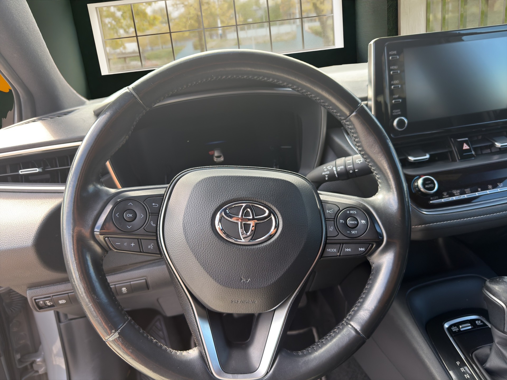 TOYOTA Corolla 1.8 HSD Trend e-CVT-image-9