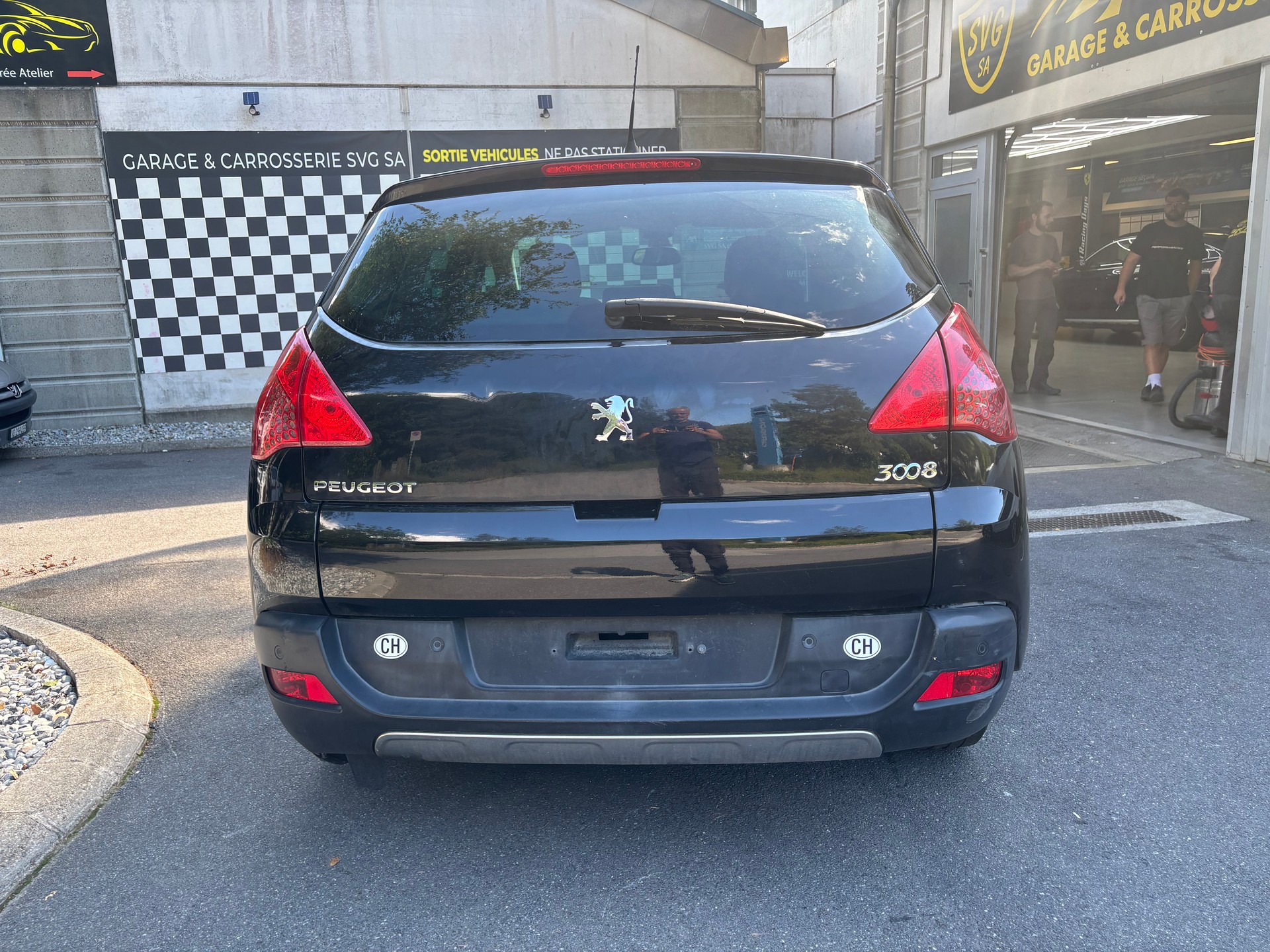 PEUGEOT 3008 1.6 16V T Platinum Tiptronic-image-3